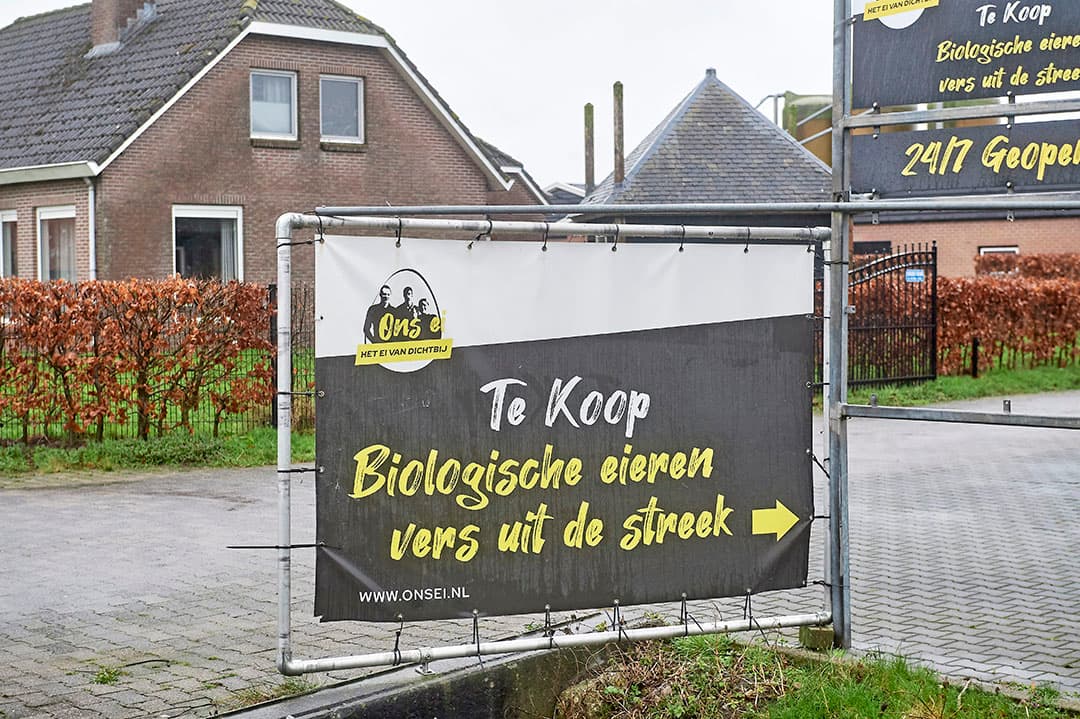 Ons ei wordt verkocht op twintig verkooppunten, waaronder ook aan huis op beide bedrijfslocaties. - Foto's: Van Assendelft Fotografie