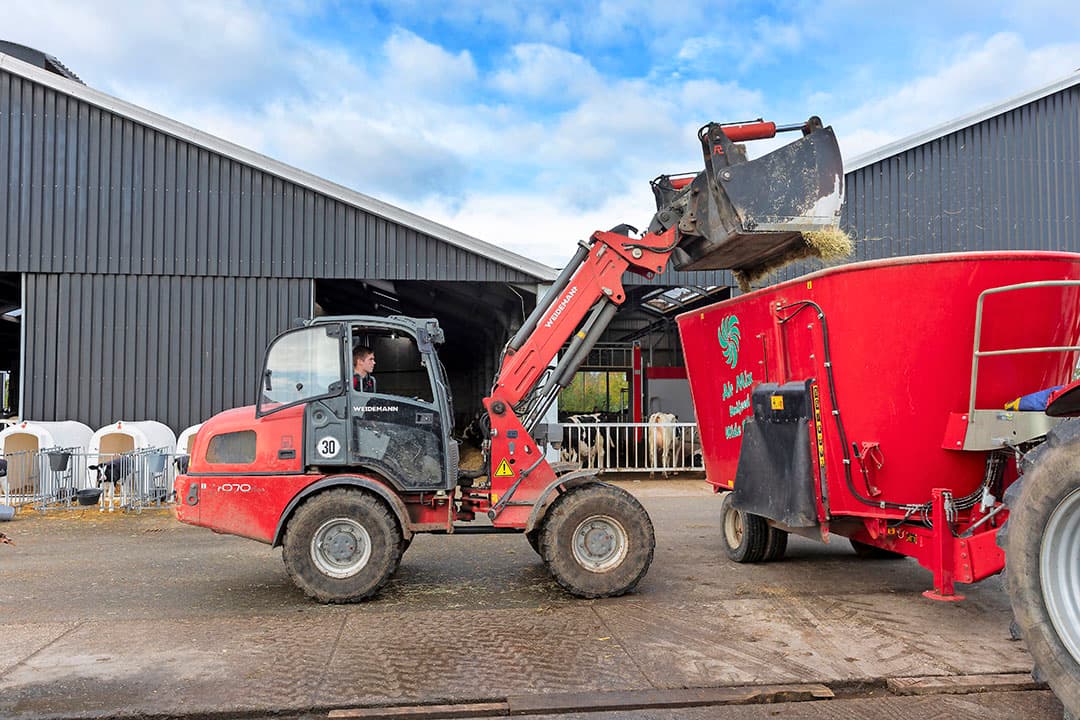 Via het systeem Farmdesk wordt dagelijks de actuele voerefficiëntie en voerwinst bepaald. Het rantsoen is snel aangepast. - Foto's: Robert Vos