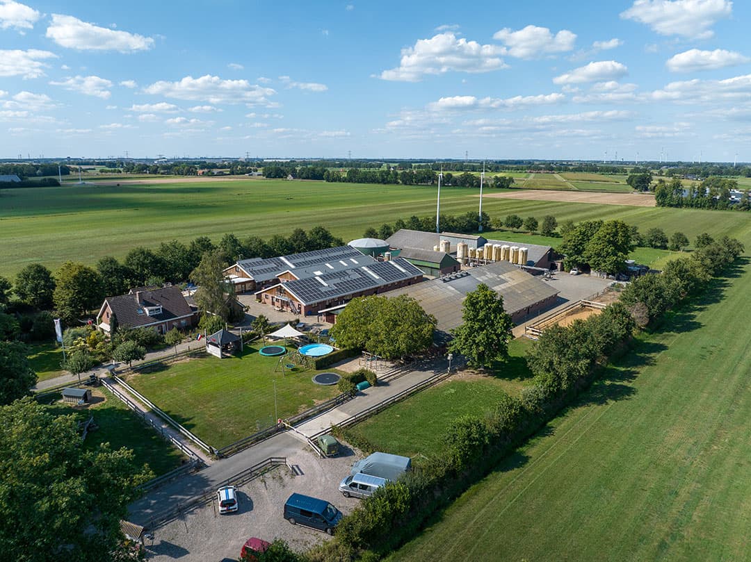 Zicht op de boerderij in het Vechtdal.
