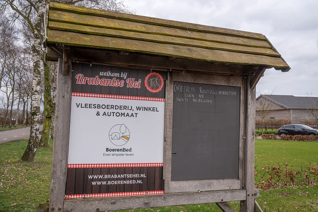 Het bedrijf van familie Van Raak bestaat uit meerdere takken. Naast het vleesveebedrijf en de boerderijwinkel is er ook een glamping.