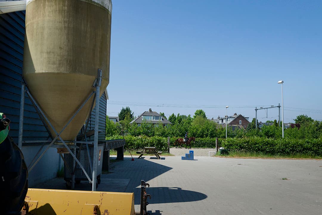 Hetzelfde geldt voor het spoor. Voor de verplaatsing lag het bedrijf aan de andere kant van het spoor. Het huiskavel was altijd al hier.