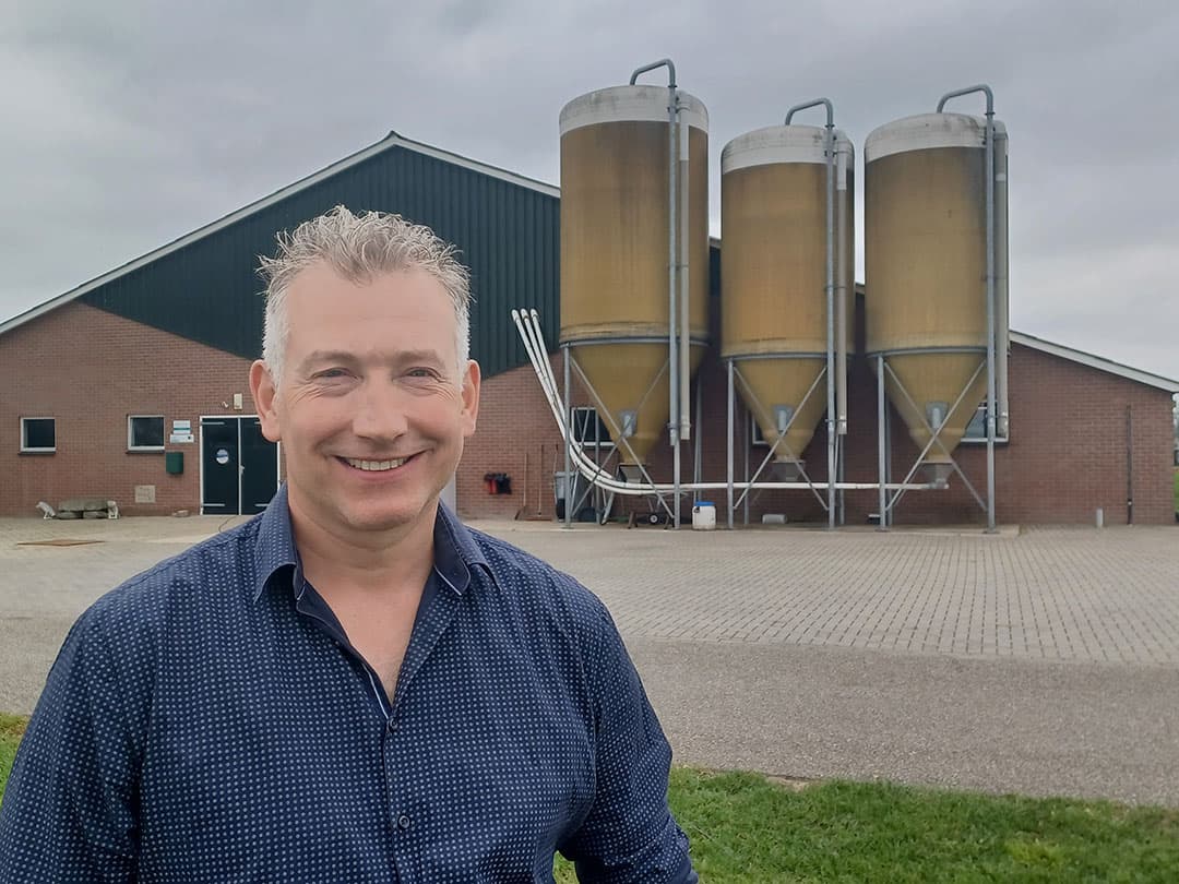 Jeroen Vehof (50) heeft een vleesvarkensbedrijf in Ambt Delden en werkt drie dagen per week buitenshuis. - Foto: Kees van Doorne