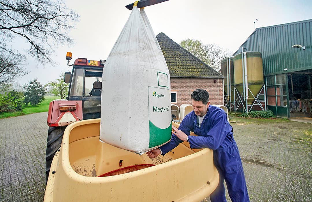 Qua stikstof uit kunstmest zit Pulskens in de middenmoot. Mogelijk kan hij dit verlagen door meer grasklaver te zaaien. - Foto's: Van Assendelft