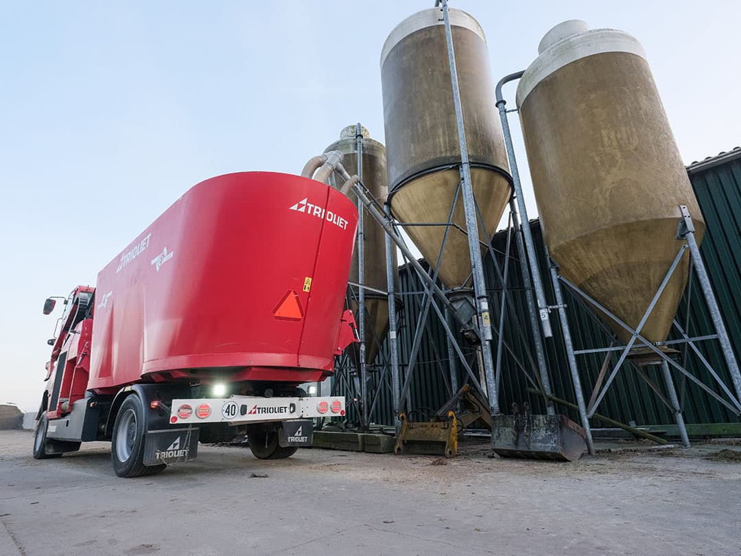 Het speciaal samengestelde eiwitmengsel met Bergafat en Nutritek van ABZ De Samenwerking komt uit een silo.