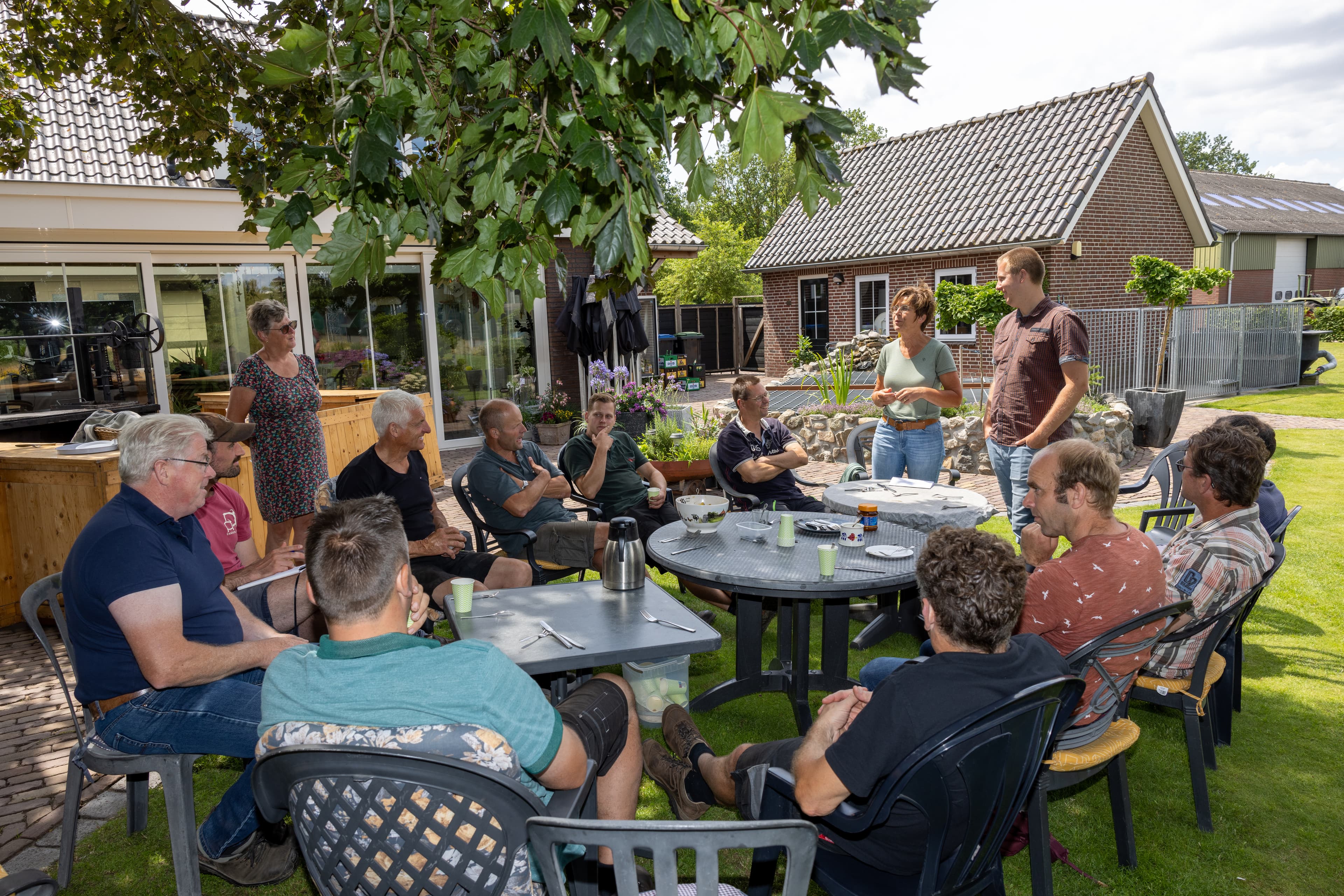 De FarmDroid FD20 van Derks Gewasbescherming in Volkel (N.-Br.) Dealer Abemec levert en ondersteunt de robot nu ook. - Foto: Peter Roek