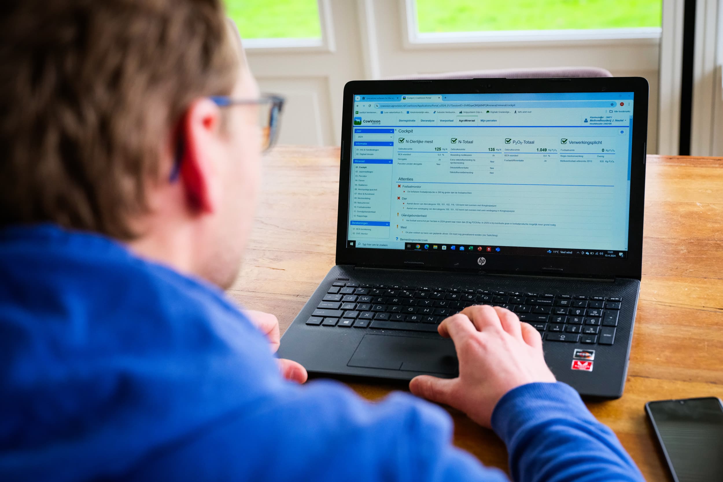 Het opstellen van een bemestingsplan en bijsturen van de bemesting is erg belangrijk om zo optimaal en nauwkeurig mogelijk te bemesten. Neutel stuurt de N-bemesting bij op basis van grond- en vers grasmonsters, weersomstandigheden en ureum in de tankmelk. Het N-bodemoverschot daalt zonder in te leveren op melkproductie en vet- en eiwitgehaltes.