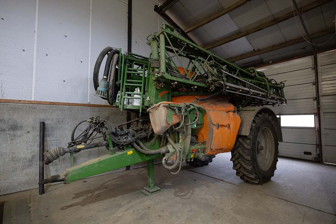 Het is de 39 meter brede veldspuit die breedte bepaalt van de teeltstroken in de Van Pallandtpolder.