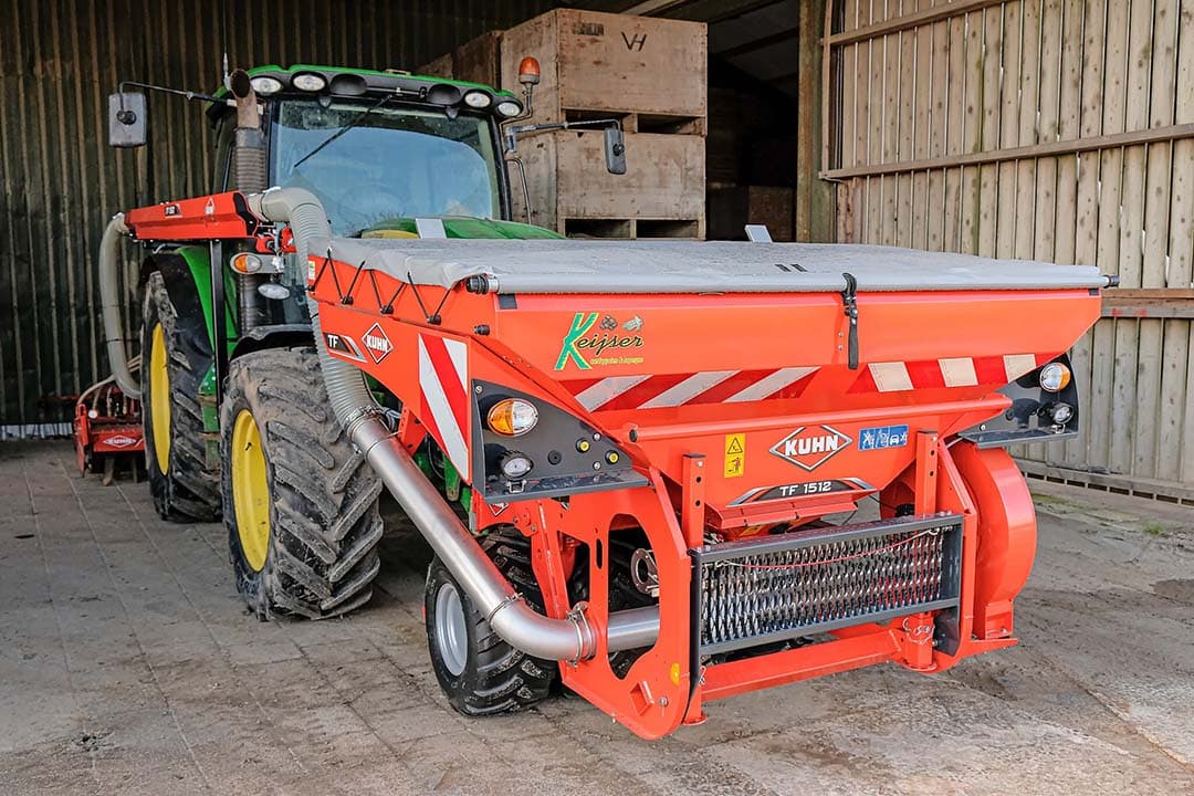 Keijser gebruikt zijn Kuhn-fronttank voor het zaaien van de zaadgewassen. Hij kan ook gebruikt worden als kunstmesttank.