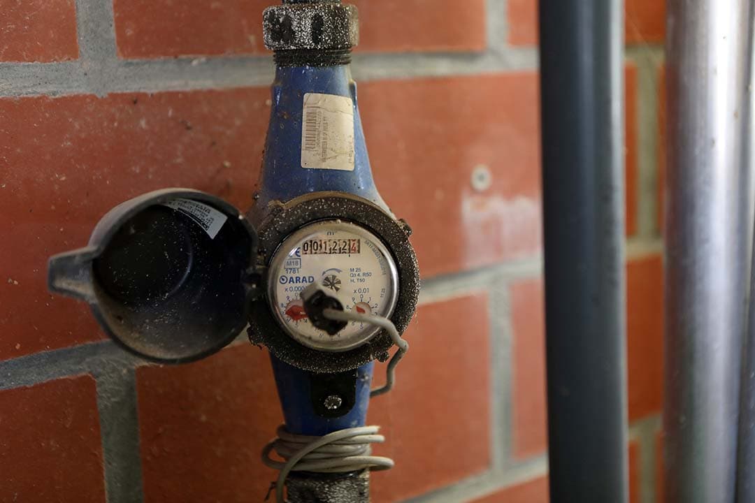 De watermeter geeft een indicatie van de wateropname van de lacterende zeugen.
