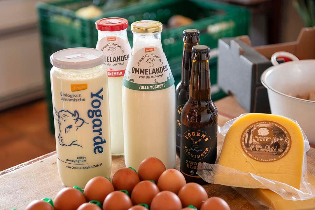 Het assortiment in de winkel is verbreed met meer biologische producten, zoals zuivelproducten, eieren, groente en fruit.