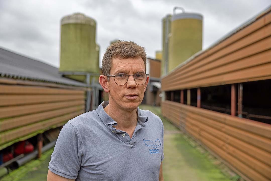 Varkenshouder Wim Hendrickx in Dongen (N.-Br.) houdt ieder kwartaal overleg met ketenpartners. - Foto: Peter Roek