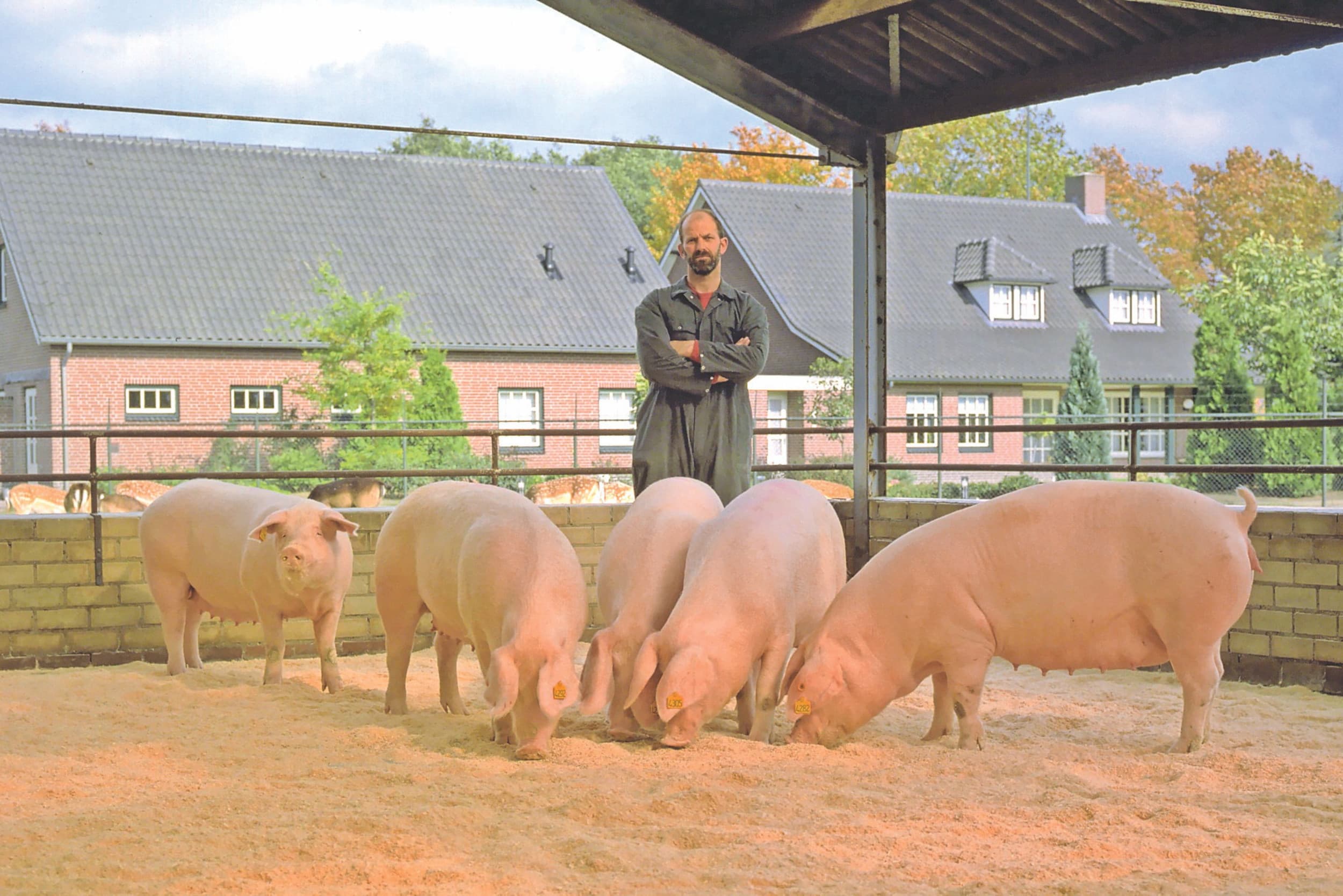 Vader Henry van Asten op het oorspronkelijke bedrijf in Helmond. Zijn ambitie was om het bedrijf elke vijf jaar te verdubbelen in aantallen. Nu ligt de focus meer op optimaliseren en groeien in andere takken. Foto: Van Asten Group