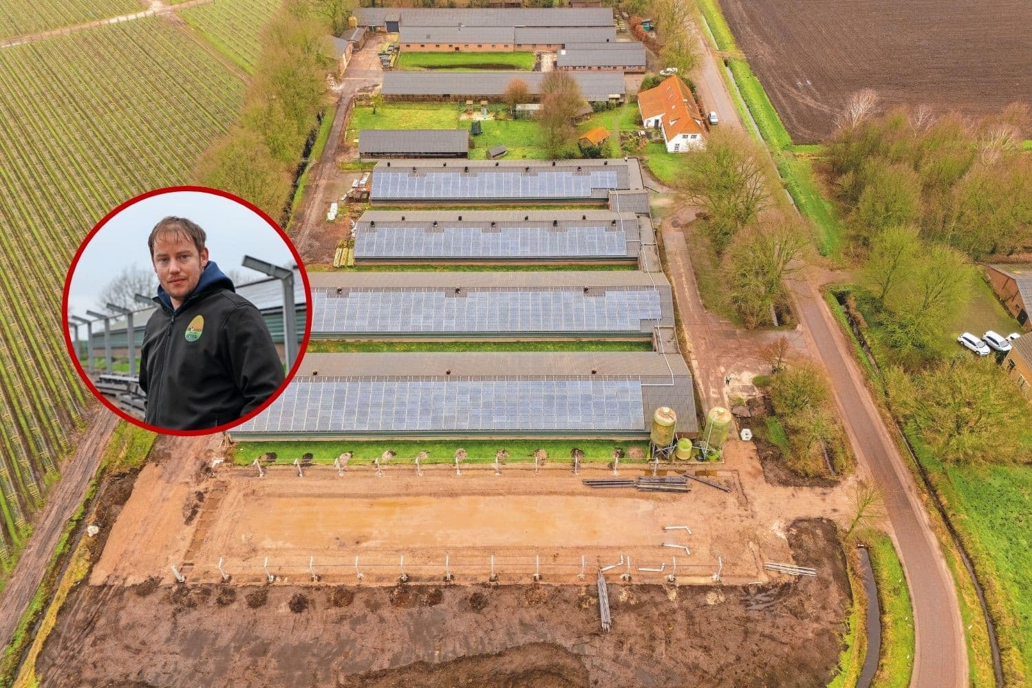 Op de voorgrond is te zien dat de vijfde vermeerderingsstal in aanbouw is. Op de achtergrond staan de voormalige varkensstallen. Die worden gebruikt als caravanstalling. Een klein staldeel is ingericht als quarantainestal voor hanen. Foto Bert Jansen.