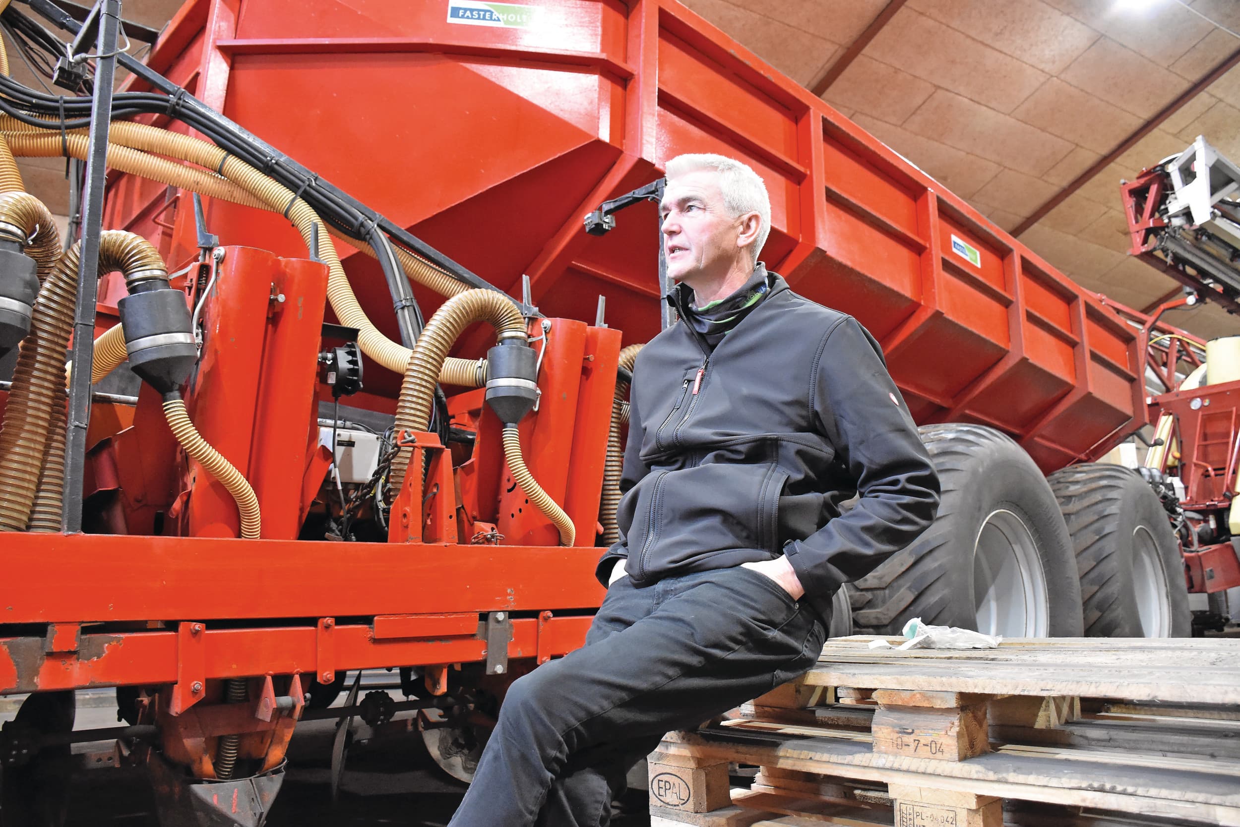 Henning Thybo is erg trots op zijn uitvinding: een 12-rijige aardappelpootmachine. Foto: Chris McCullough
