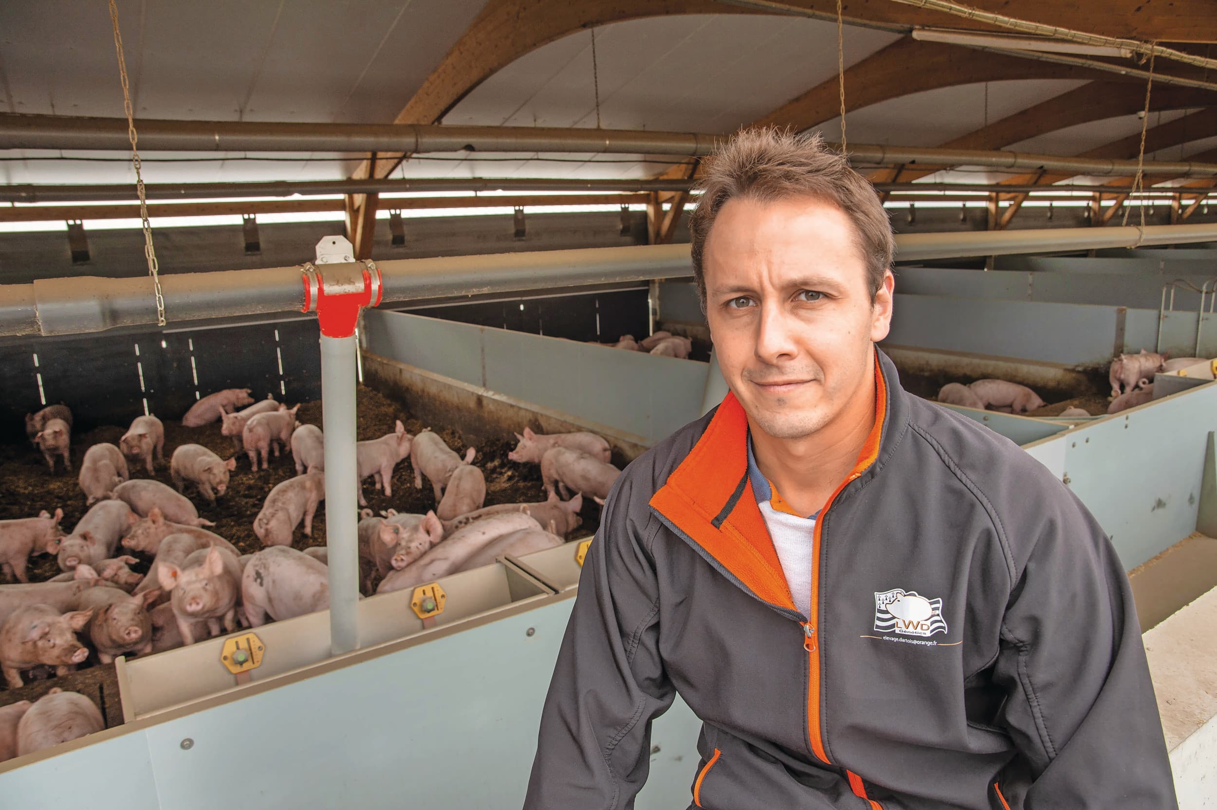 Benjamin Lefeuvre is manager op het gesloten varkensbedrijf met 300 zeugen van Laurent Dartois. Foto’s: Twan Wiermans