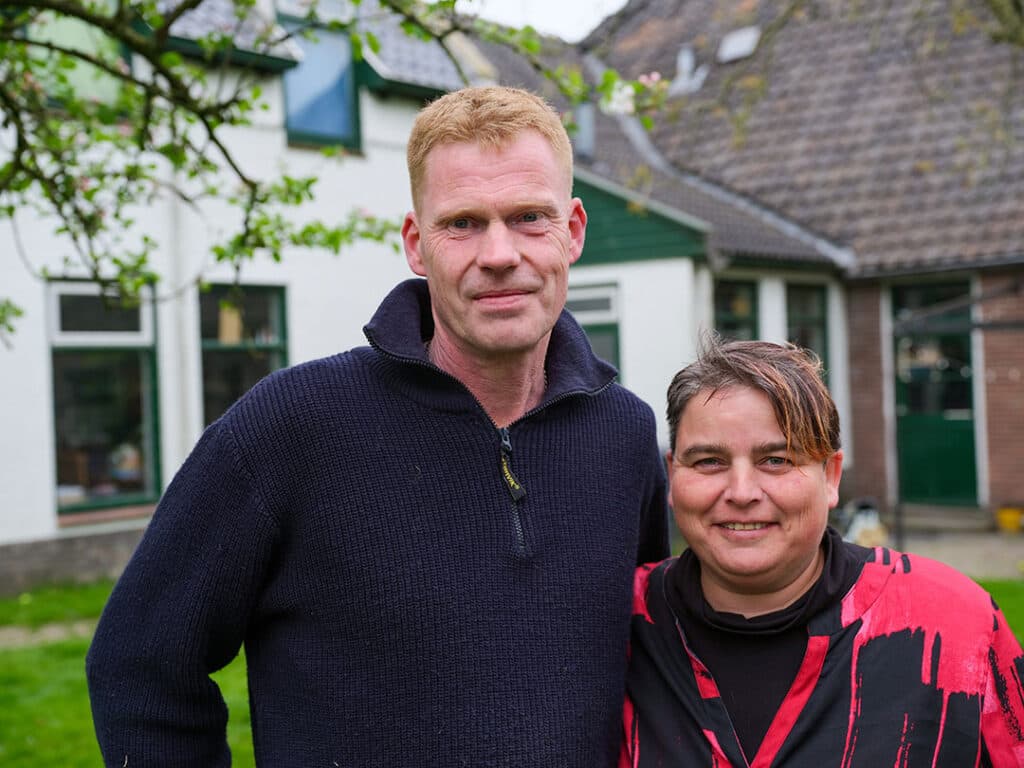 Kees (50) en Eline Geertsema (47) hebben hun melkveebedrijf sinds 2007 verbreed met diverse recreatieve activiteiten (zuiderham.nl).