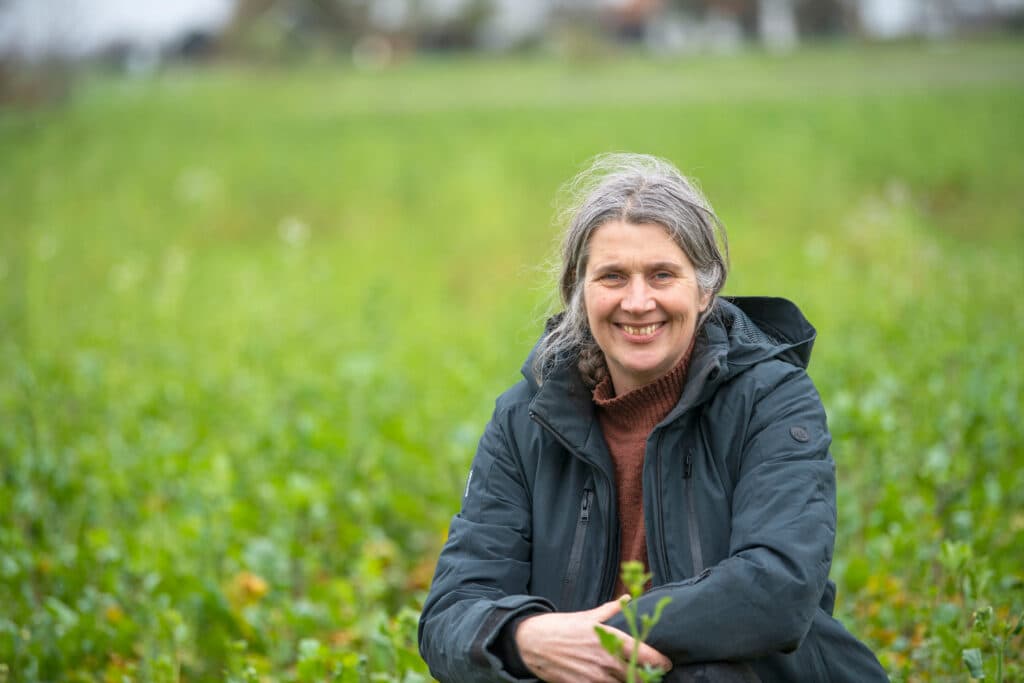 Hinke Fiona Cnossen is de gedeeltelijke eigenaar en bewindvoerder op akkerbouw- en veehouderijbedrijf De Hynstekamp. De kans bestaat dat haar zoon en bedrijfsopvolger Heinse de tijd terugdraait en weer gaat melken.