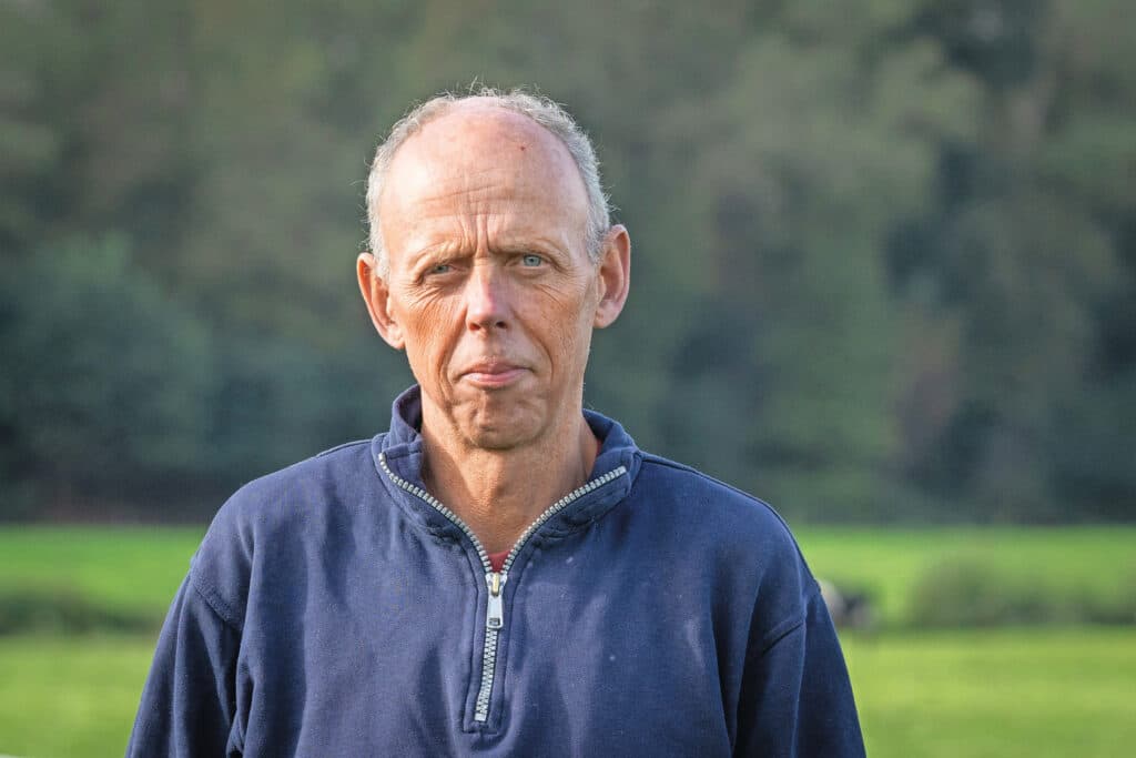 Han Kraaijvanger (57) heeft in maatschap met zoon Matthé (22) een natuurinclusieve melkveehouderij.