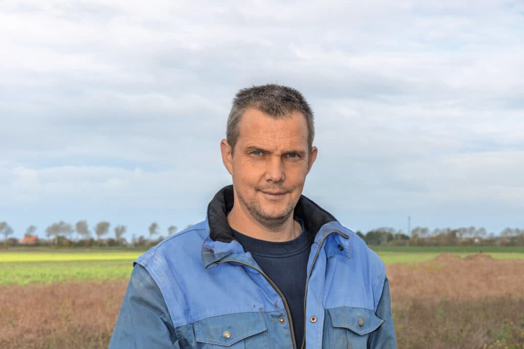 Jos Wisse (41) en zijn familie hebben een akkerbouwbedrijf in Zoutelande. De familie teelt aardappels, suikerbieten, graszaad, wintertarwe, wintergerst, tuinbonen, mais, bloemen (voor zaad), spinazie (voor zaad) en uien.