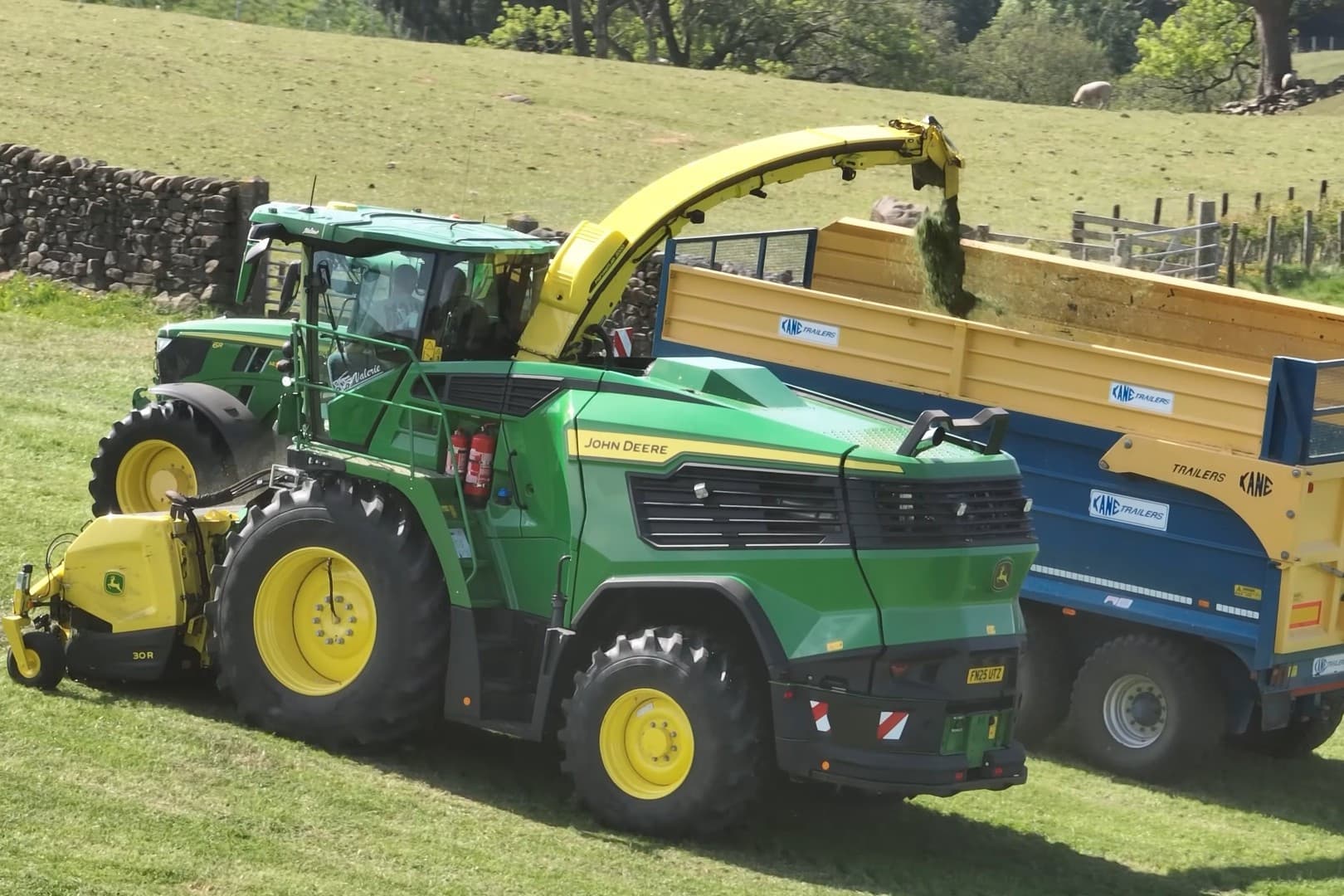 JJohn Deere introduceert twee nieuwe hakselaarseries: de F8 en F9. Dit zijn de vervangers voor de 8000- en 9000-serie John Deere-hakselaars. – Foto’s: Landtechnikvideos.de