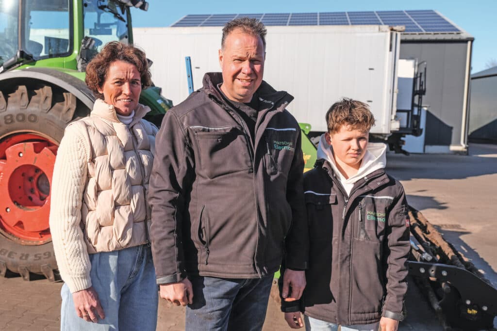 Herman (56) en Ruud Ellermann (85) hebben in maatschap een akkerbouwbedrijf in Emmer-Compascuum. Er zijn vijf vaste medewerkers en zzp’ers op piekmomenten. Gonnie (52), de vrouw van Herman, werkt fulltime mee op het bedrijf, doet de administratie en personeelszaken.