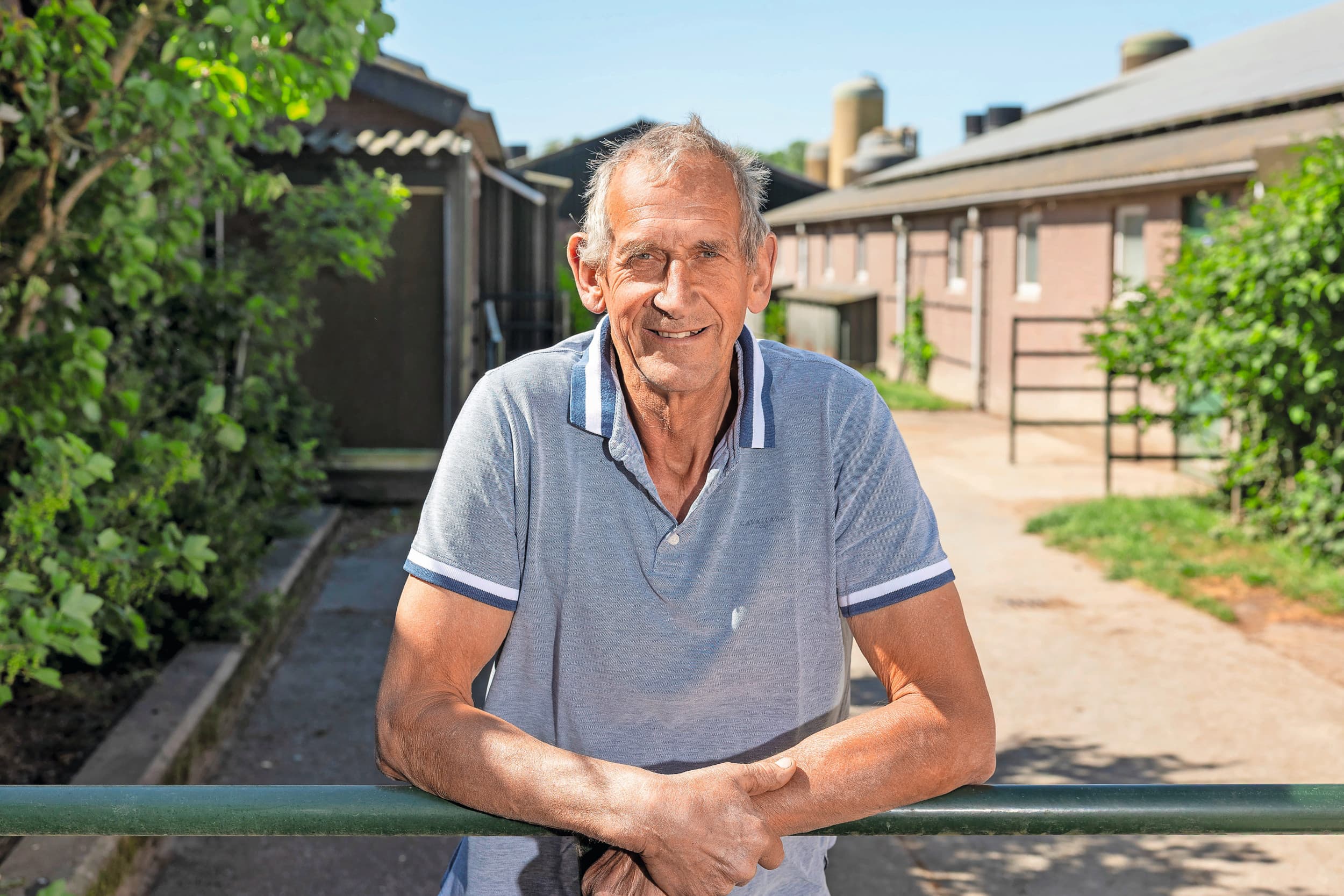 Jaap Kreuger (72) runt samen met zijn zoon Jan een varkensbedrijf in het Utrechtse Woerden. Hij is sinds 2015 voorzitter van de leveranciersvereniging StarFarmers, die het 10-jarig bestaan viert. Kreuger is trots op de voortrekkersrol van het concept en zwaait in 2027 af als voorzitter. Foto’s: Herbert Wiggerman