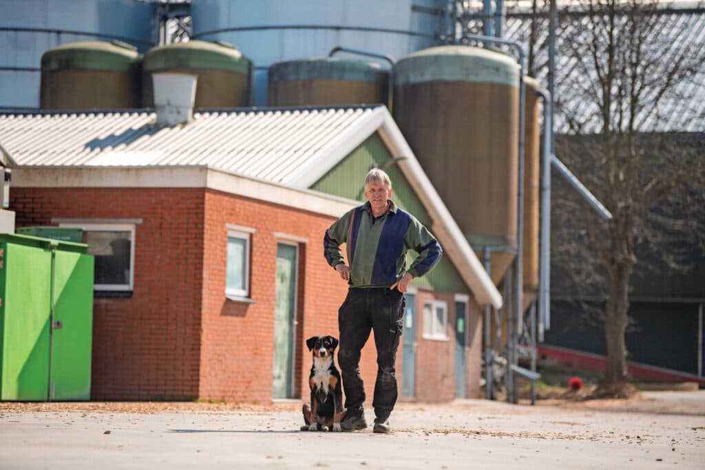 Lammert Westerhuis (65) heeft samen met zoon Roelof (33) een akkerbouw- en vleeskuikenbedrijf in het Groningse Usquert. De ondernemers hebben twee bedrijfslocaties.
