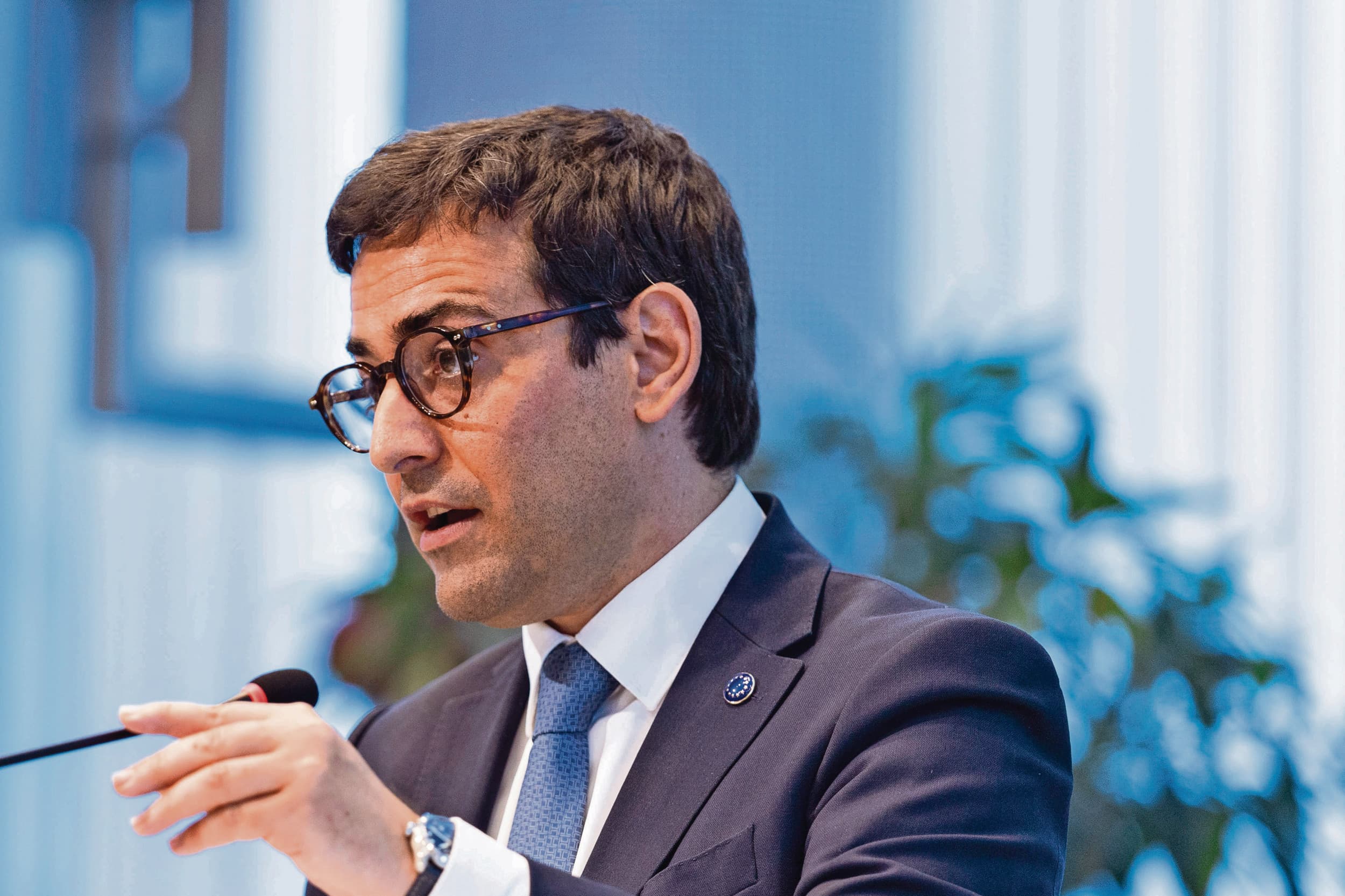 Europees handelscommissaris Stéphane Séjourné heeft een strategie voor het vergemakkelijken van de handel tussen EU-lidstaten gepresenteerd. Foto: EU/Lukasz Kobus