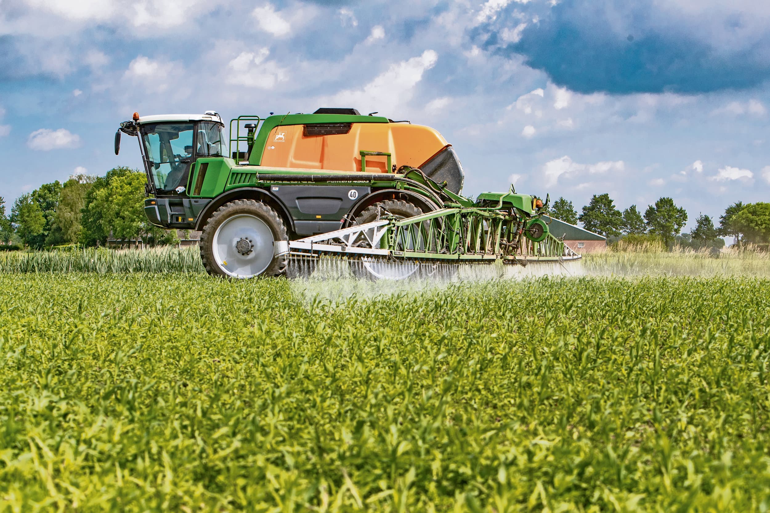 Gewasbescherming. Milieuactiegroep Meten=Weten wil een verbod op het gebruik van veertien werkzame stoffen uit gewasbeschermingsmiddelen. Foto: Ronald Hissink
