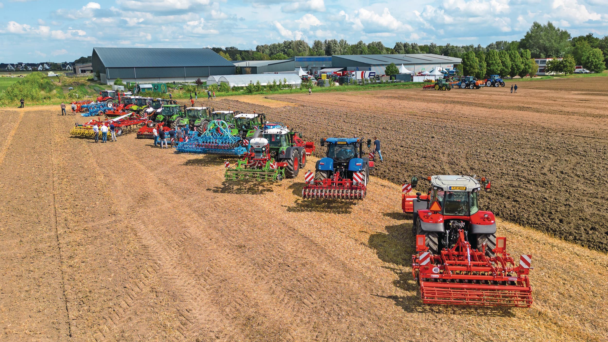De Akkerbouwdag en het Future Farming & Food Experience-event gaan samen verder. Op die manier wordt er een combinatie gemaakt tussen gangbare technieken in de huidige akkerbouw en nieuwe robottechnologie meer gericht op de nabije toekomst. Foto: Koos Groenewold
