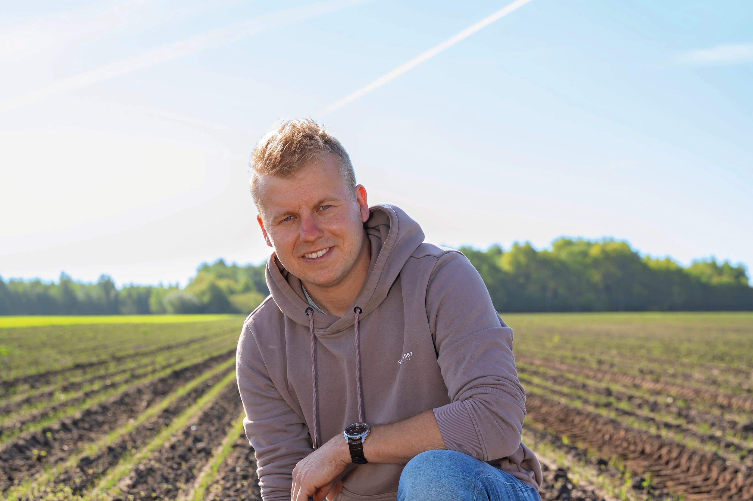 Lambert Sikken (29) woont in Hoogersmilde (Dr.). Met zijn ouders heeft hij een akkerbouwbedrijf van 70 hectare. Er is een tweede tak met wat vleesvee. Foto’s: Andrea van Schaik