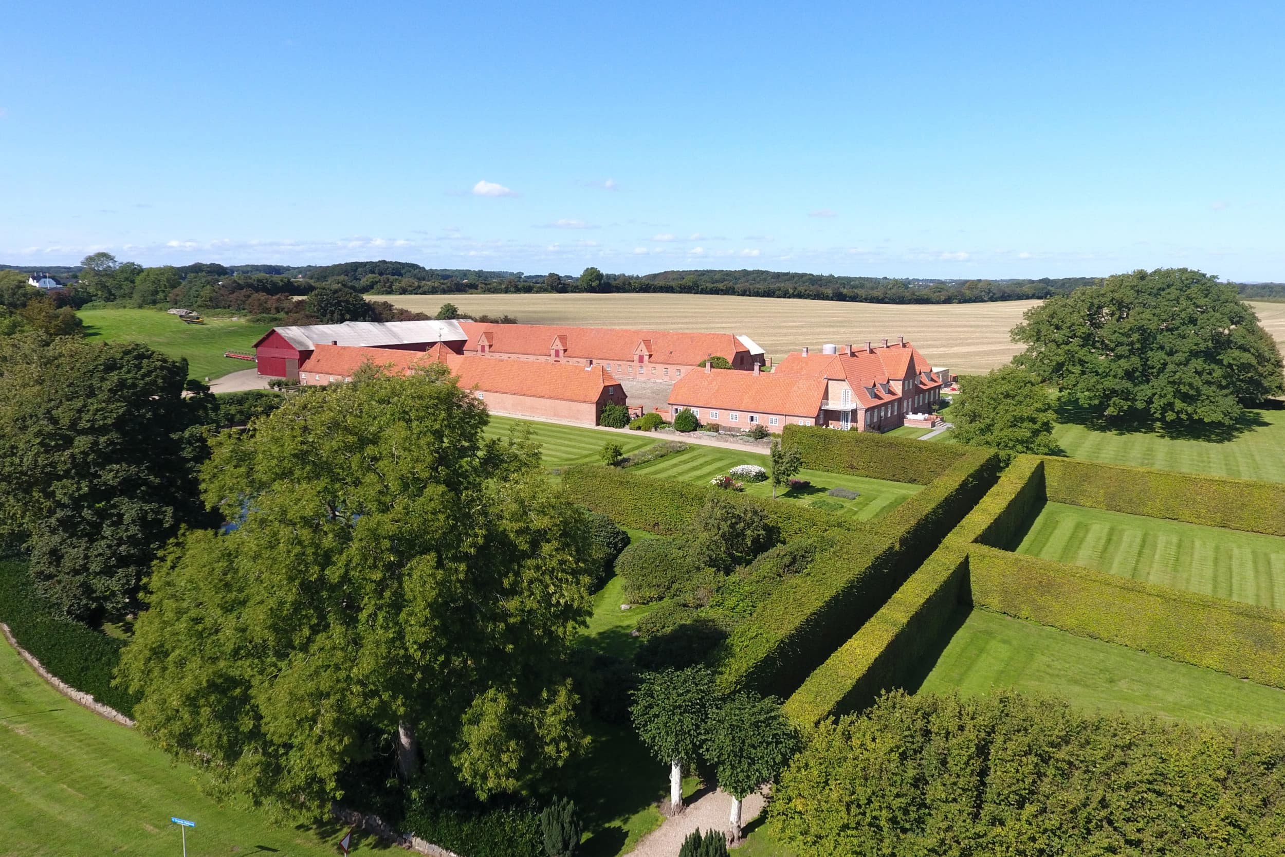 Voorbeeld van landbouwbedrijf in Denemarken. Foto ter illustratie, is niet door de Kamercommissie bezocht. Foto: Henk Riswick
