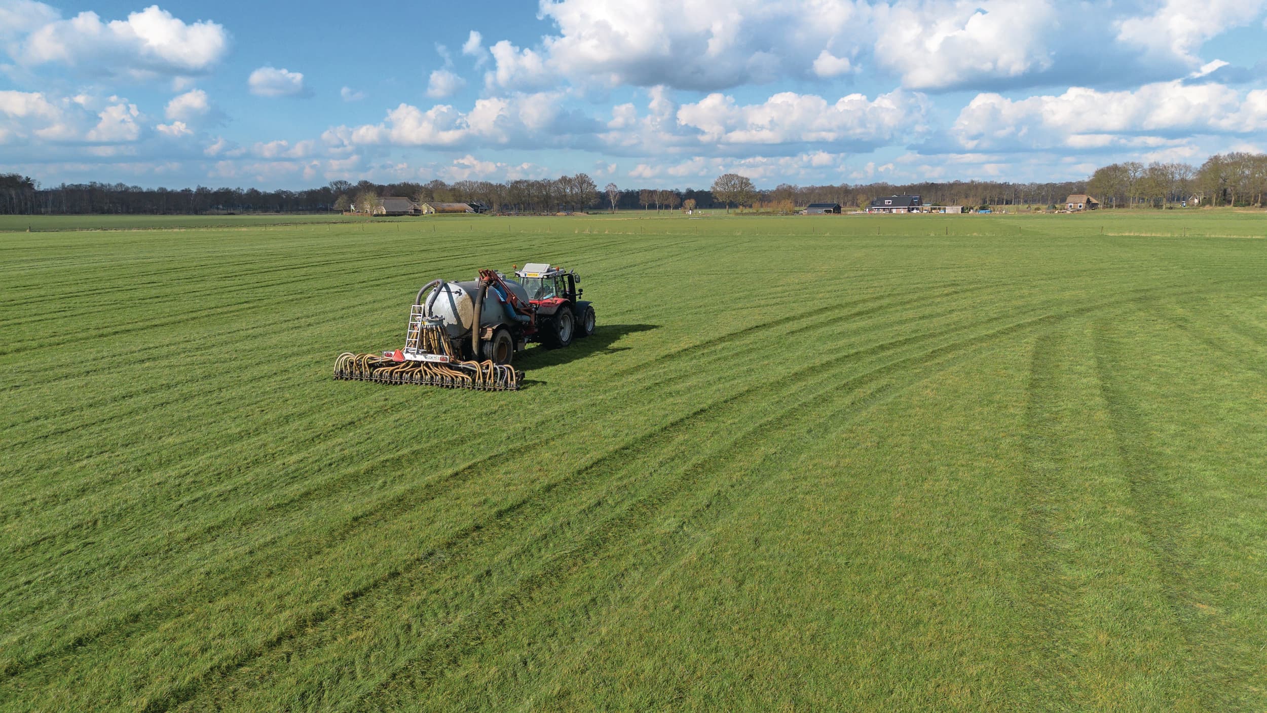 De helft van de grond in Nederland is in handen van 1% van de bevolking. De vraag is hoeveel zeggenschap we houden over onze grond. Foto: Misset