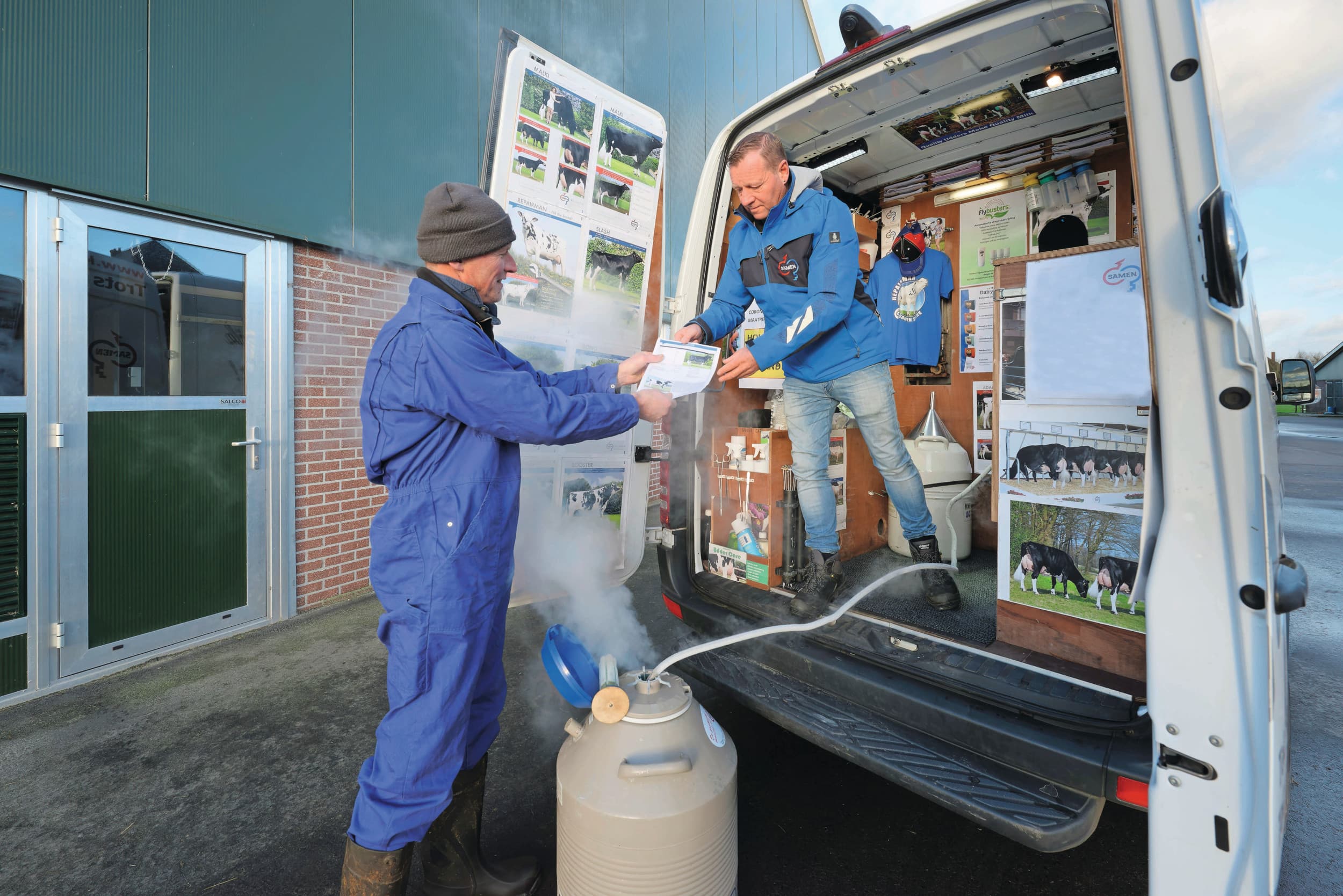 Grote hoeveelheden informatie en een nog groter aanbod van stieren, zorgen voor keuzestress bij veehouders. Daarom worden er adviseurs vertrouwd die voor hen een selectie van stieren maken. Boerderij vraagt verkoopadviseurs naar hun afwegingen. Foto: Lex Salverda