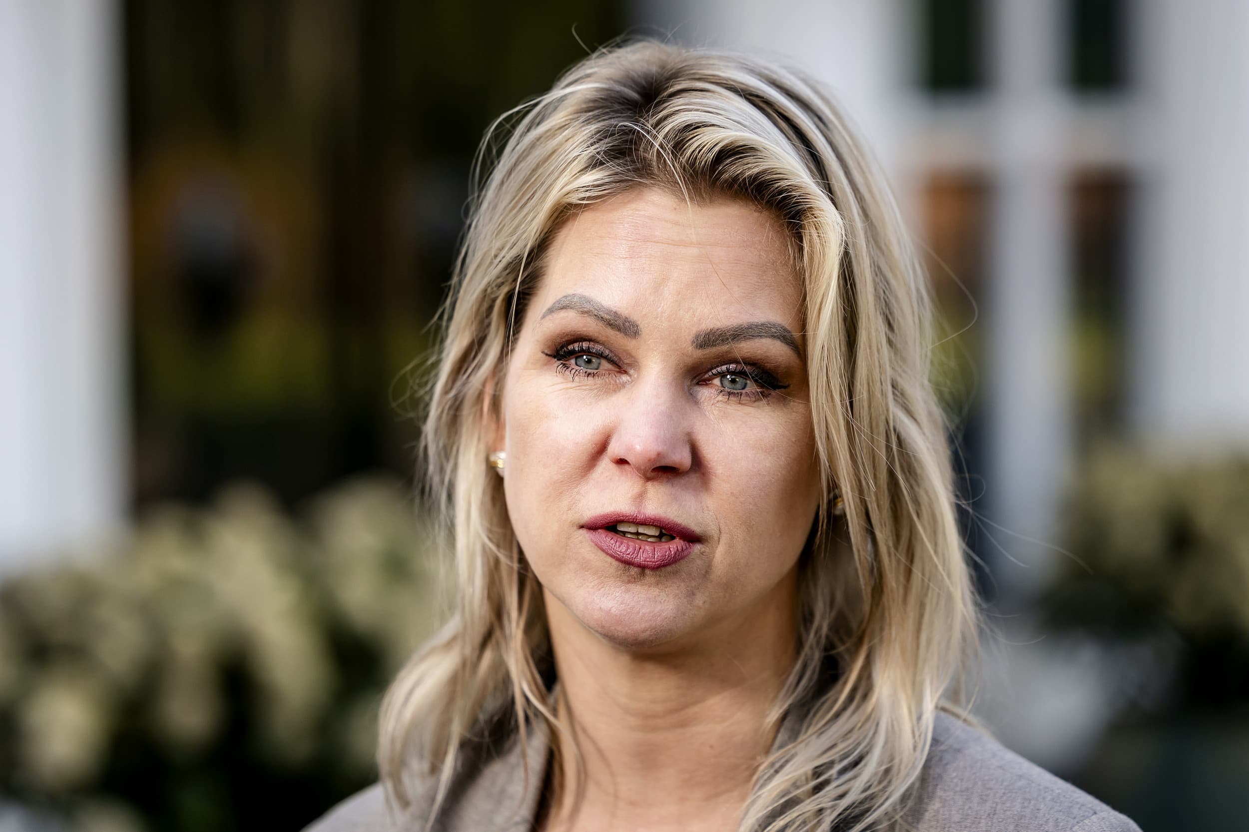 Femke Wiersma, minister van Landbouw, Visserij, Voedselzekerheid en Natuur, staat de pers te woord vooraf aan de ministerraad. Foto: ANP