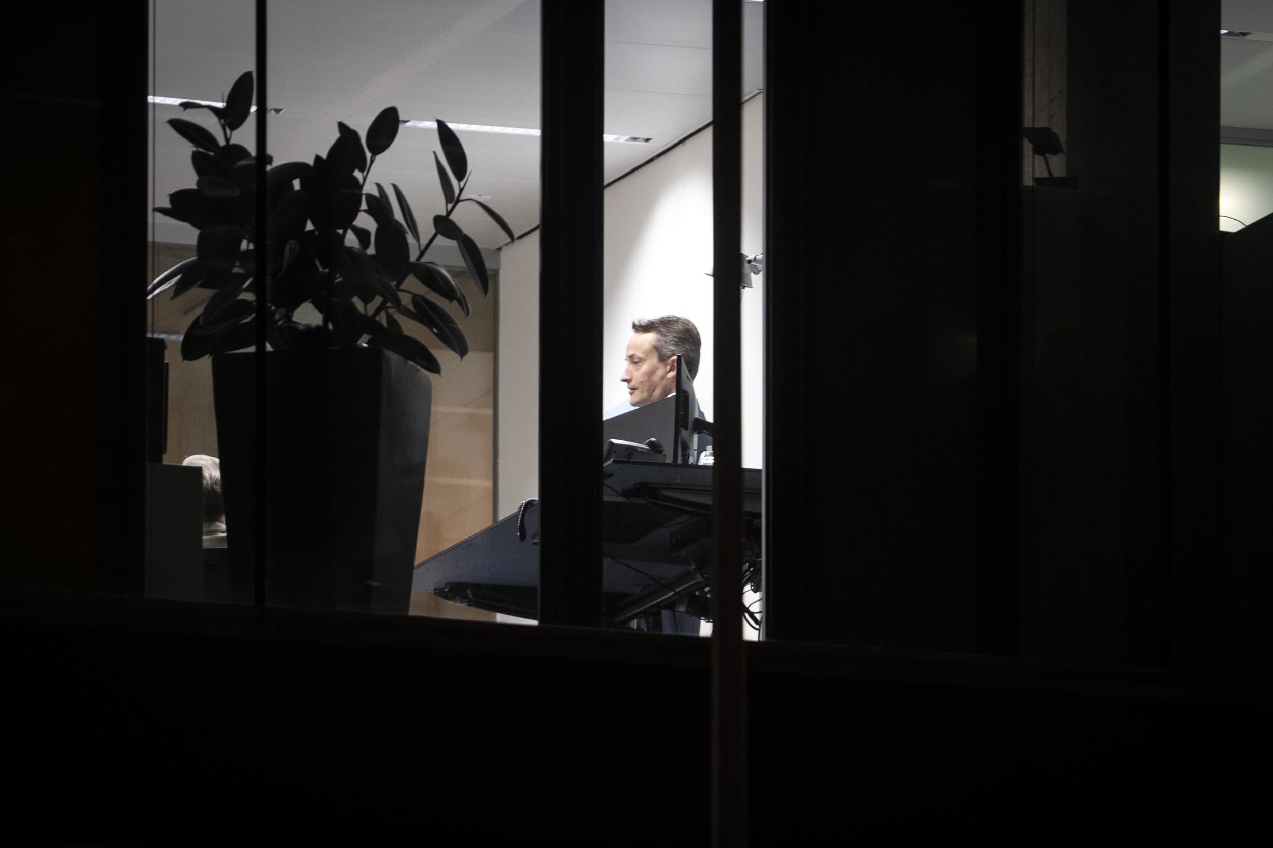 Staatssecretaris Tjebbe van Oostenbruggen (NSC) op het ministerie van Financiën tijdens de voortzetting van het coalitieoverleg over de voorjaarsnota. De coalitiepartijen VVD, PVV, NSC en BBB onderhandelen over het tussentijdse bijstellen van de begroting. Foto: ANP