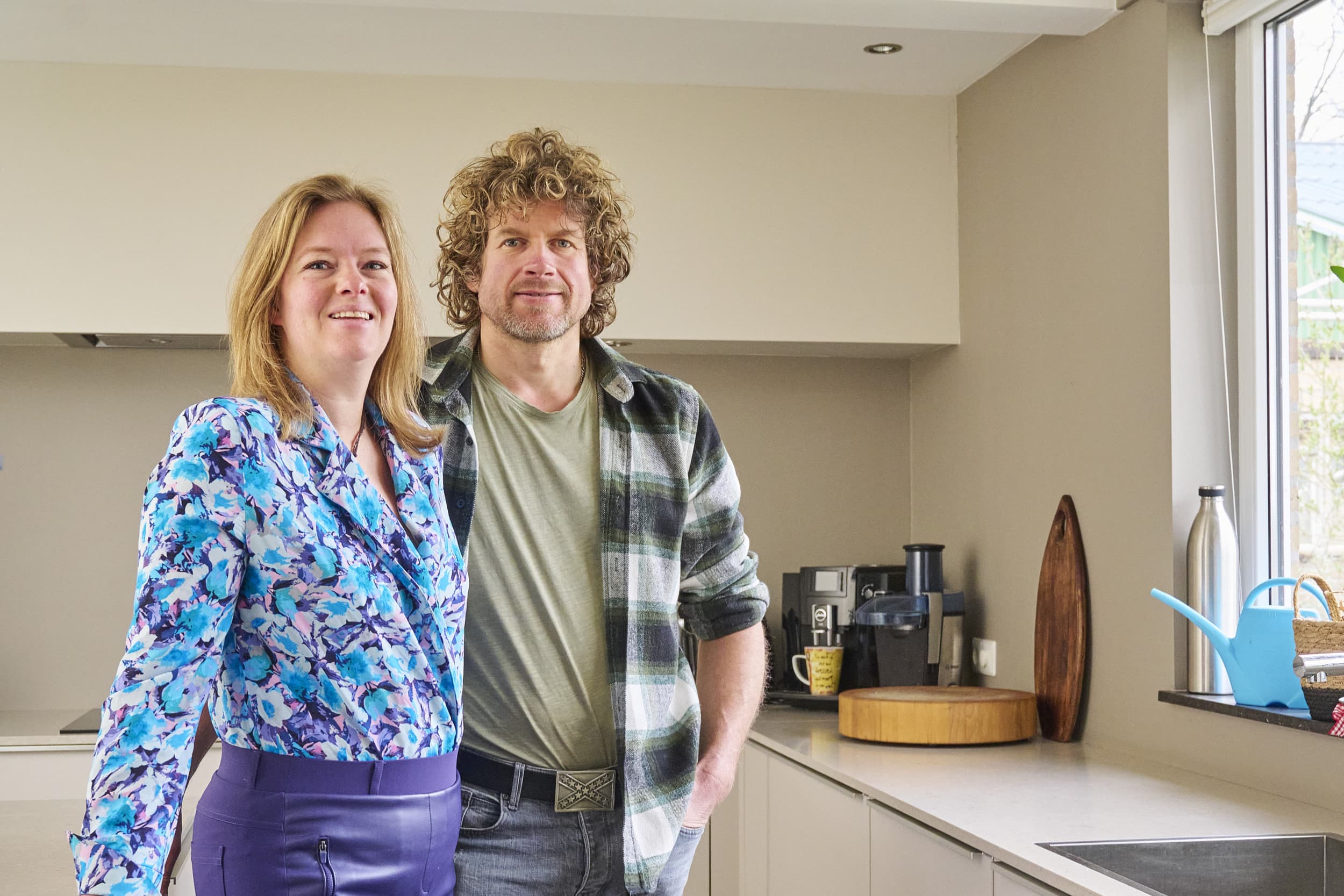 Ad (42) en Lieke (41) Strijbosch-van de Kerkhof wonen in Deurne (N.-Br.). Ze hebben een bedrijf waar ze Belgisch Witblauwe kruislingvaarzen opfokken. Foto’s: Van Assendelft Fotografie