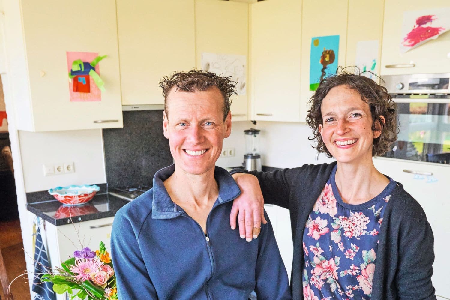 Nico Miedema (41) en Noortje Miedema-Krol (39) wonen in Heeswijk-Dinther (N.-Br.). Daar runnen ze melkveebedrijf De Waaistap met 250 melkkoeien op 150 hectare. Ze hebben twee dochters: Roos (7) en Daphne (5) en zijn aan het omschakelen naar natuurinclusief boeren. Van Assendelft Fotografie
