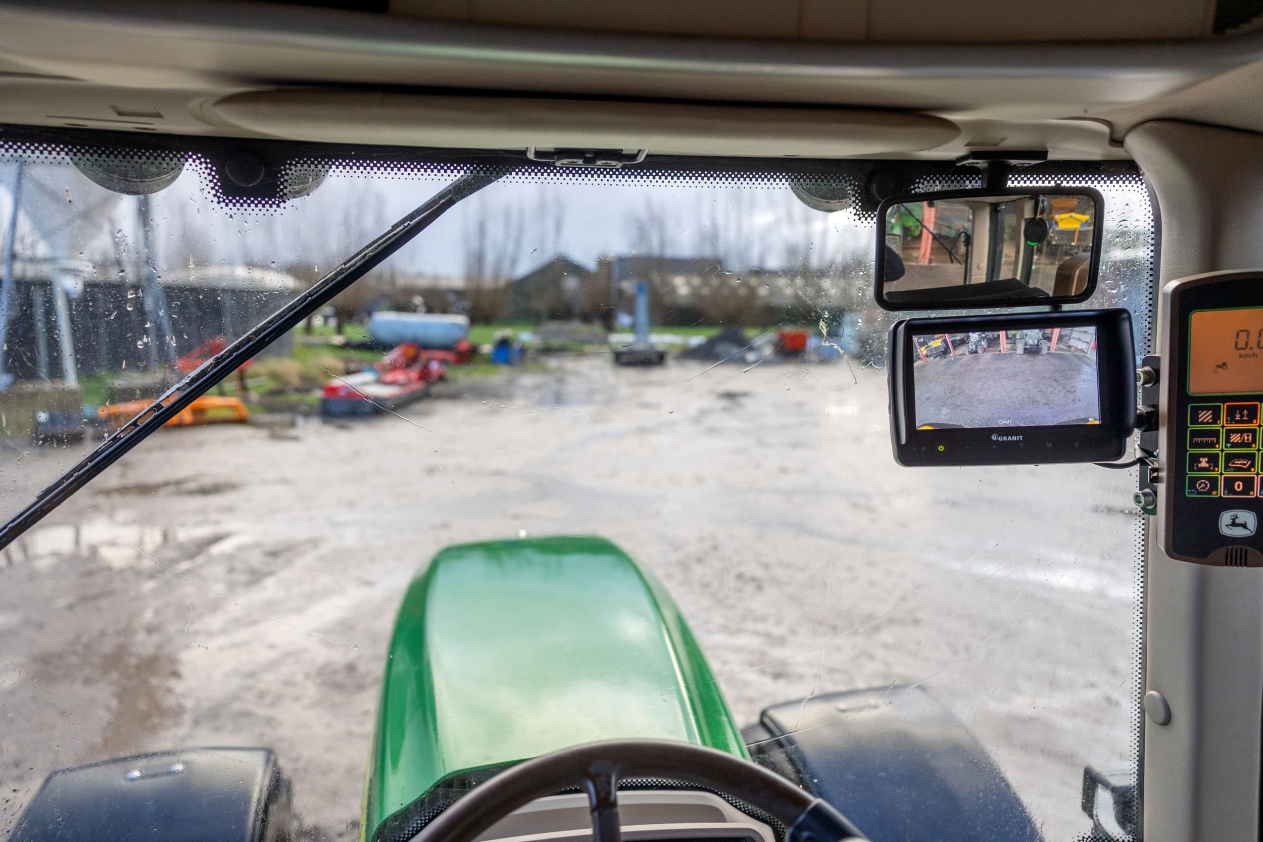Controle op het werk en veiligheid rondom de boerderij zijn redenen om camera’s te gebruiken. Foto: Herbert Wiggerman