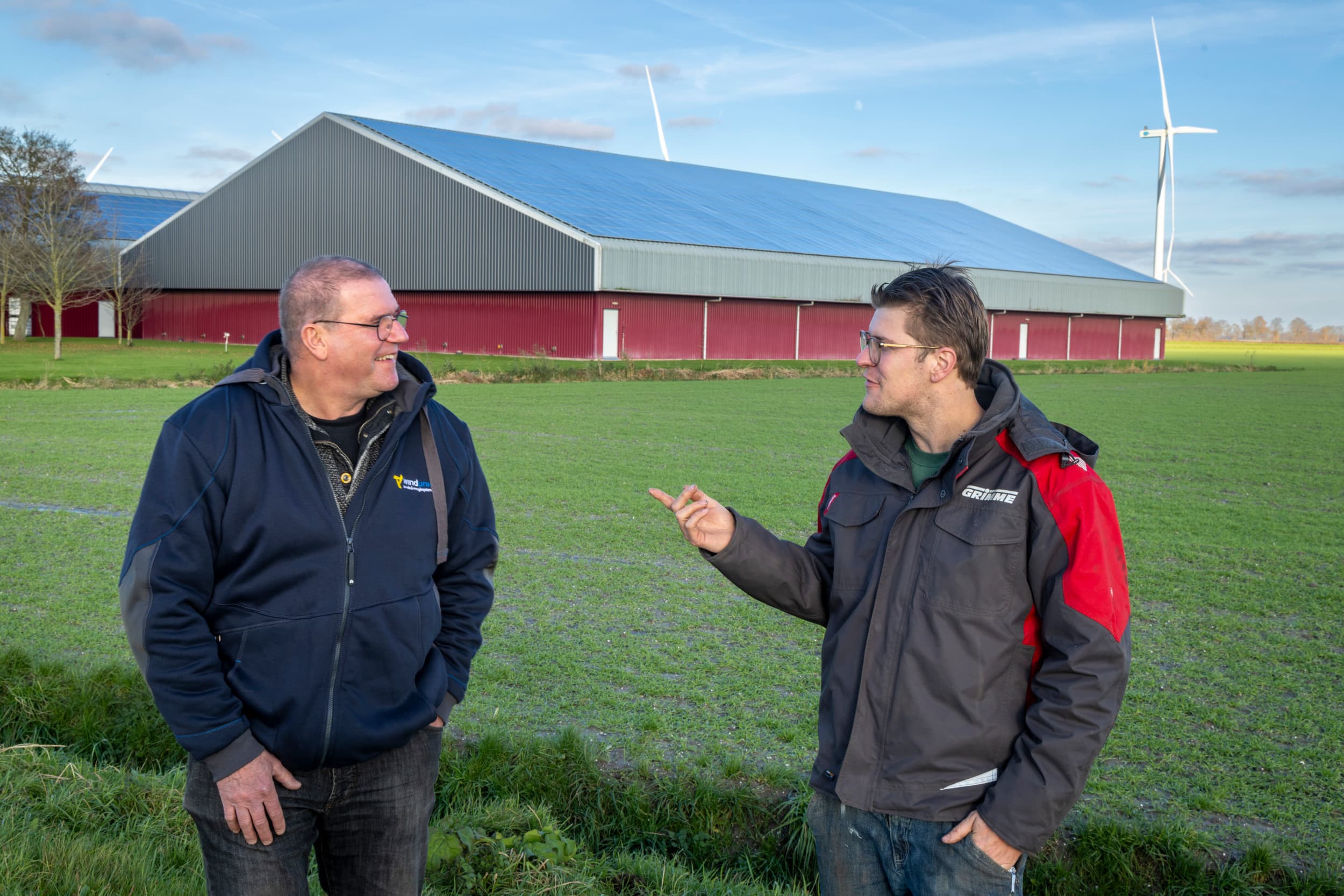 Ralph (63) en Maarten de Clerck (29) hebben in Lelystad 270 hectare akkerbouw op twee locaties. Met een gangbaar en biologisch bouwplan telen ze uiteenlopende gewassen. De hectische bedrijfsvoering, keuzes voor groei en innovatie en de samenwerking tussen vader en zoon, staan centraal.