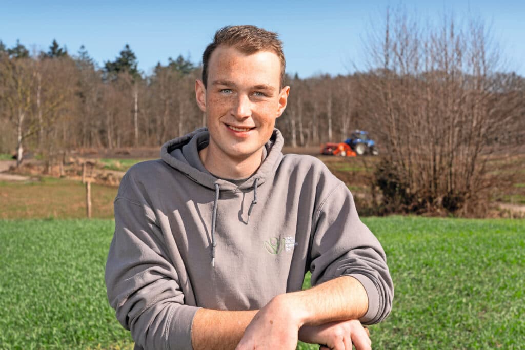 Guus Willemsen (21) woont in Wesepe (Ov.). Hij studeert aan Aeres Hogeschool in Dronten. Komende zomer gaat hij op stage in Zweden, daarna heeft hij het diploma op zak. Foto: Jan Willem Schouten