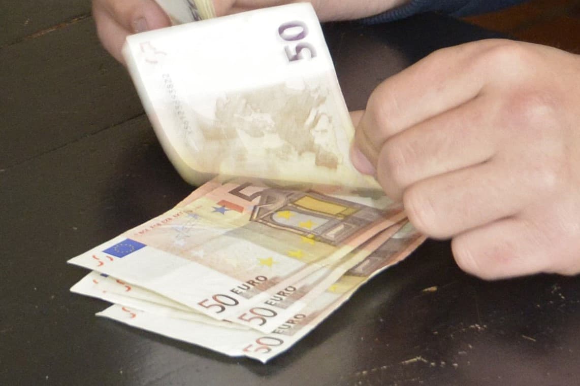 contact geld biedt maatschappelijk voordelen boven digitaal geld