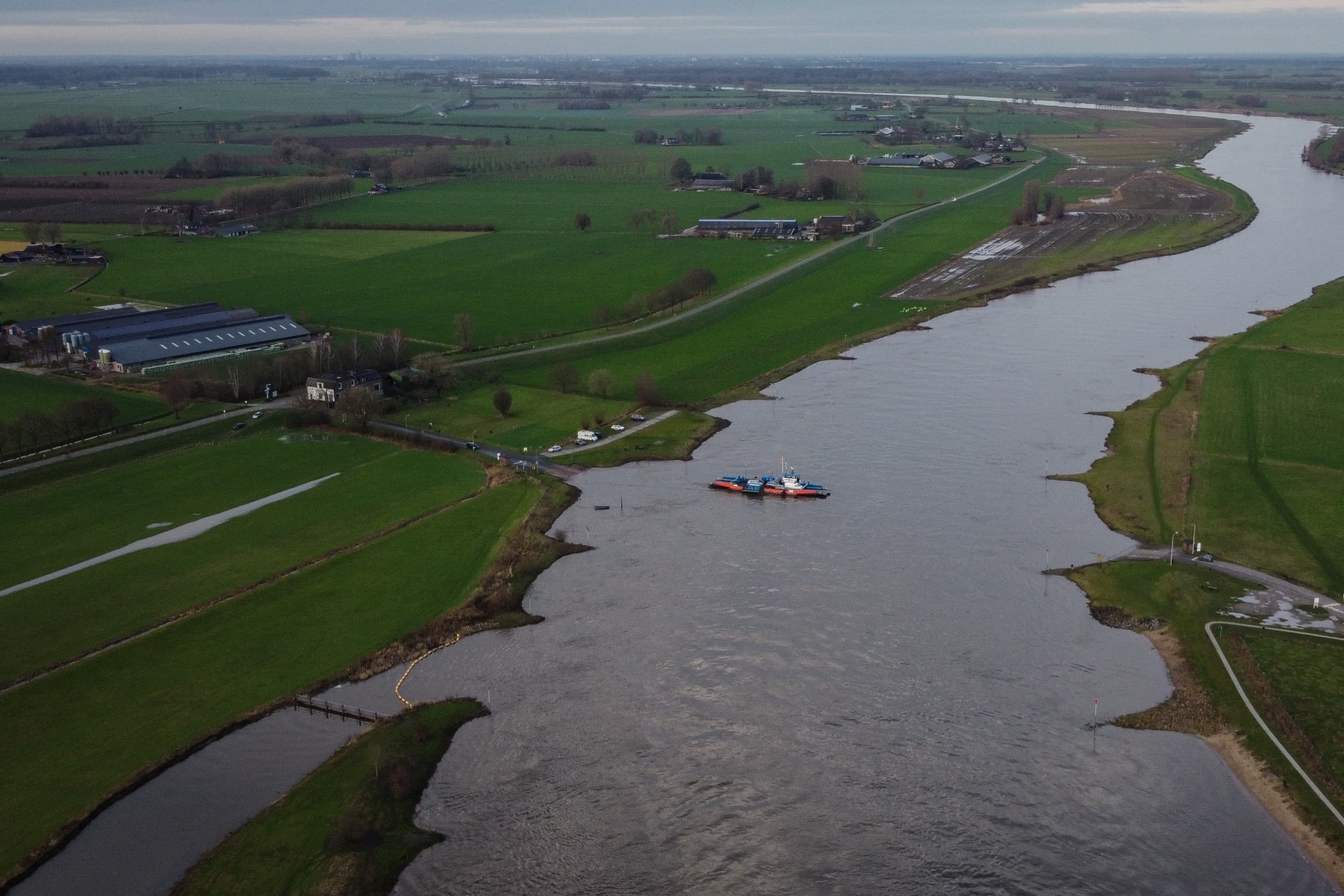 Hoewel de agrarische sector op papier gezond lijkt, bedreigen hoge grondprijzen, regelgeving en externe risico's de toekomstbestendigheid van boerenbedrijven, aldus columnist Pieter Seegers. Foto: ANP