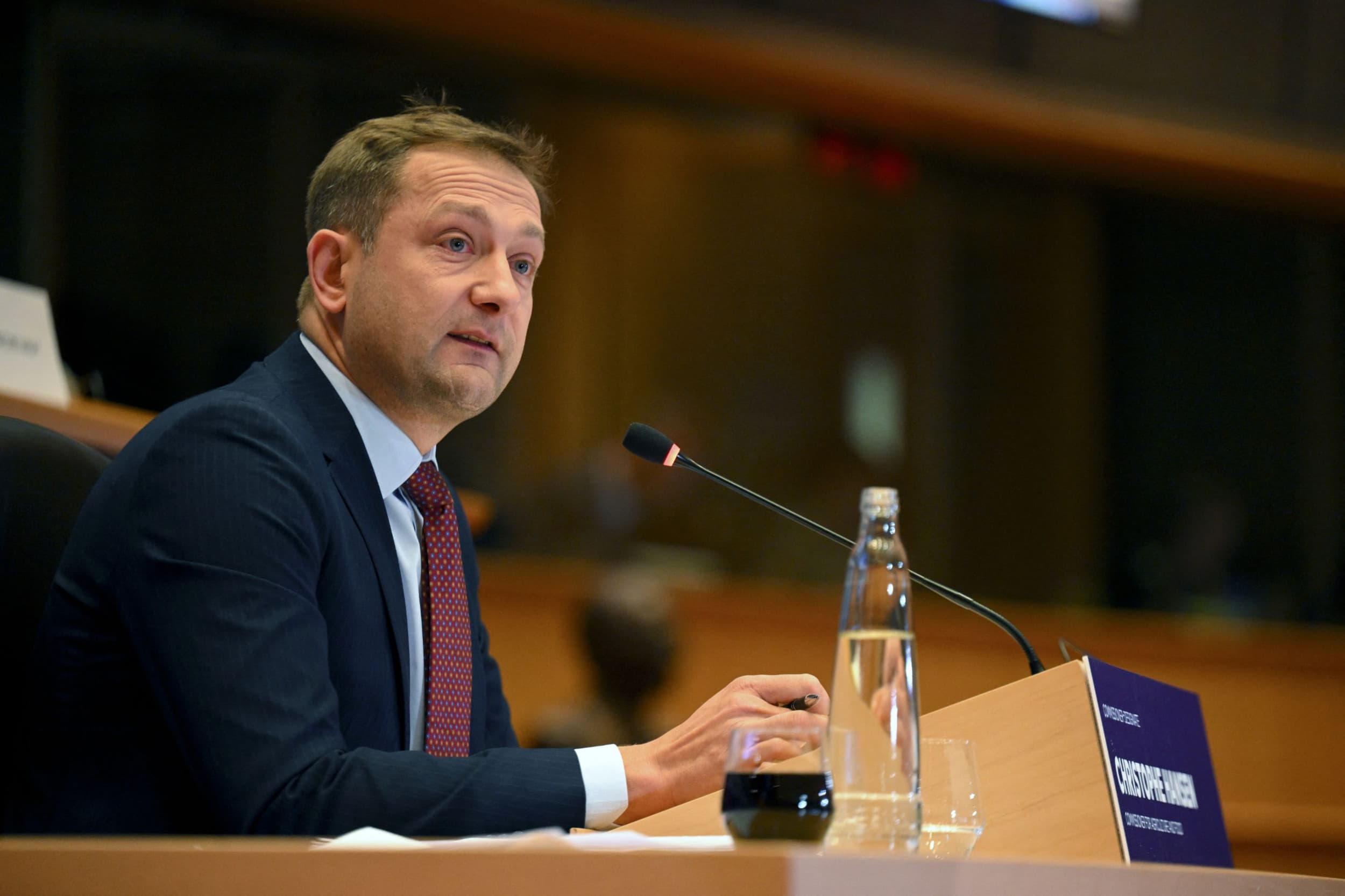 Christophe Hansen (42), boerenzoon en nieuwe EU-landbouwcommissaris, kent de uitdagingen van de West-Europese landbouw. – Foto: Europees Parlement