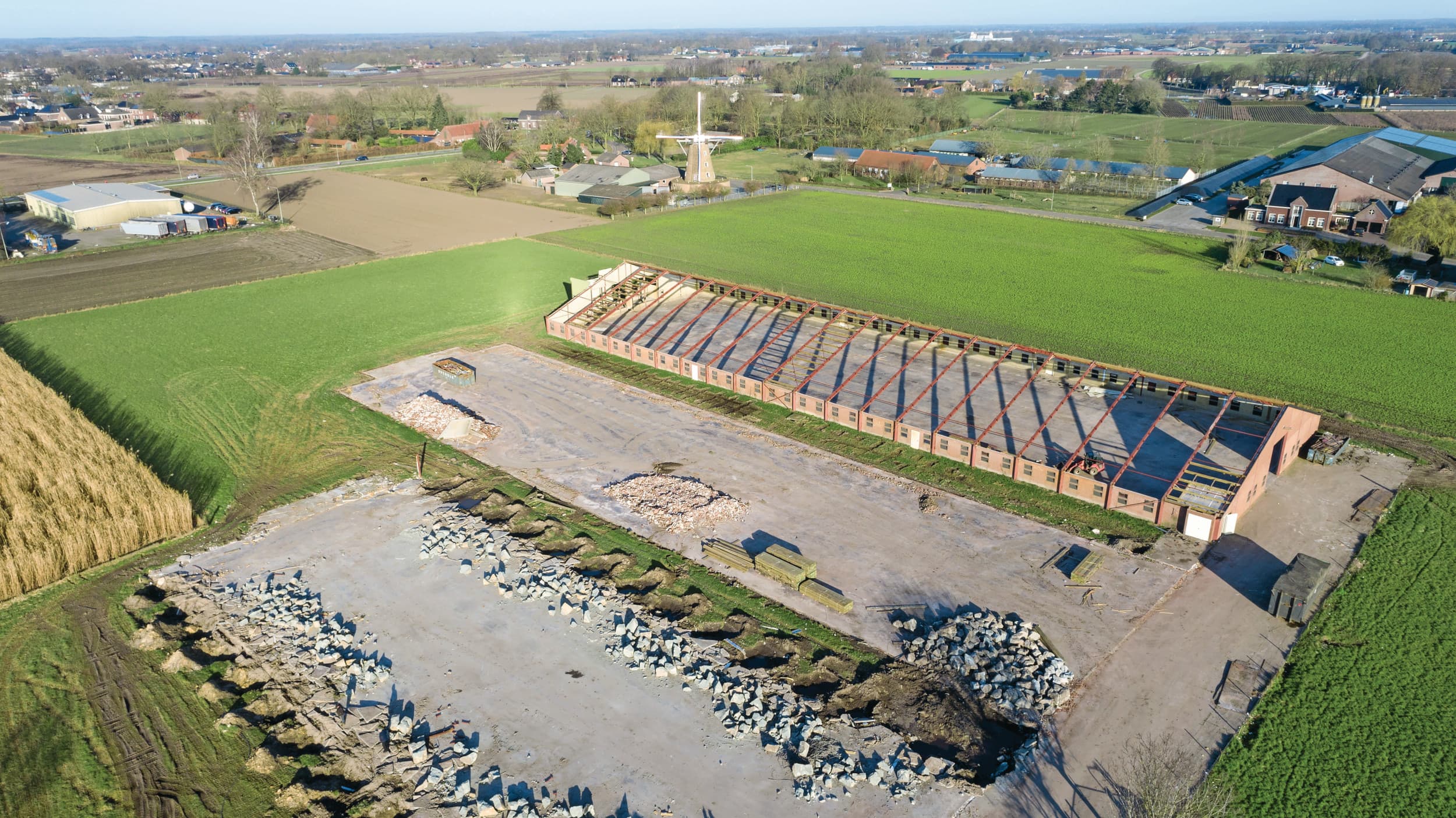 Kalkoenenhouder Theo Caumans in het Noord-Limburgse Nederweert neemt met zijn beide locaties deel aan de regeling Lbv-plus. De dieren gingen afgelopen zomer weg. Deze locatie is begin maart bijna gesloopt. Foto’s: Bram Becks Fotografie