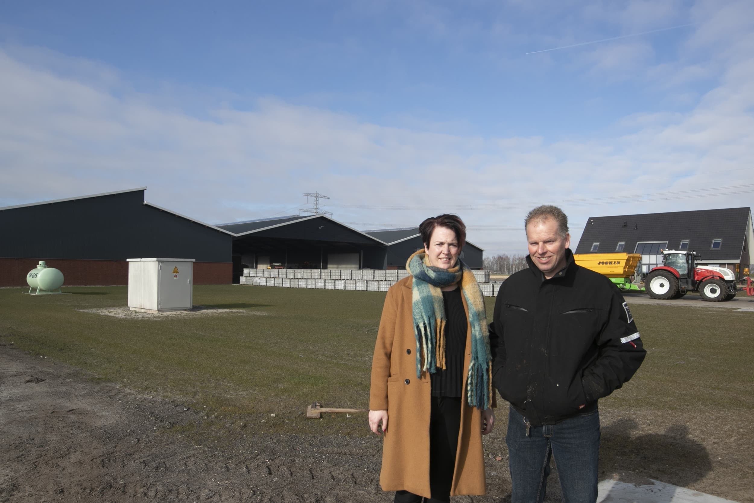 Arjan en Brenda Timmerman op archiefbeeld (2022) bij hun bedrijf in Roswinkel. Cosun opende hier een inspiratieboerderij voor het delen van kennis en opdoen van ervaring voor andere telers. Foto Hans Banus