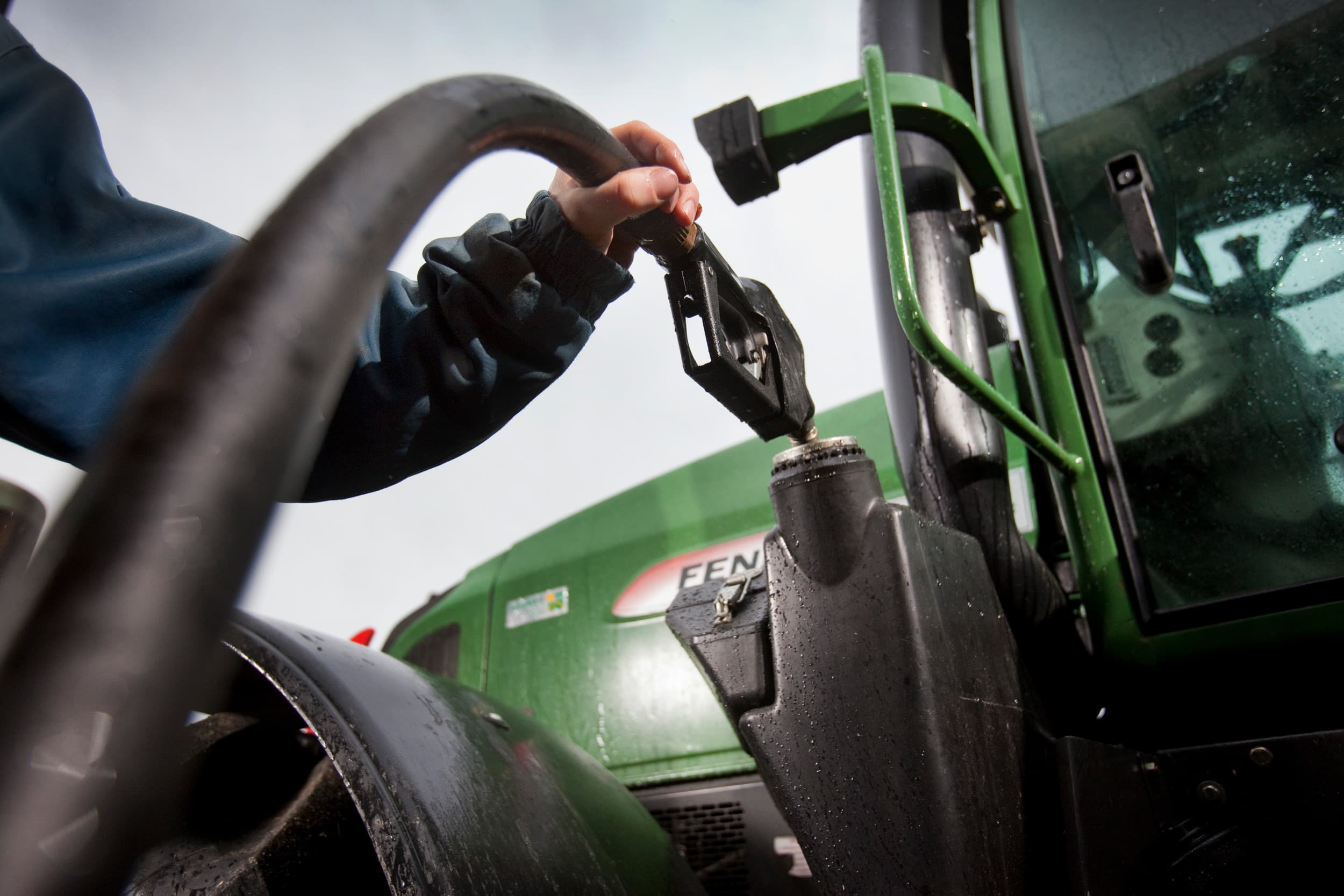 Als je niet exact kunt aantonen dat de rode diesel in het buitenland in de machine is getankt, riskeer je een heffing, zoals bleek uit een rechtszaak waarbij een ondernemer ondanks facturen van een Franse leverancier duizenden euro’s moest betalen omdat gegevens over tank- en rijtijden ontbraken. Foto: Jan Willem Schouten