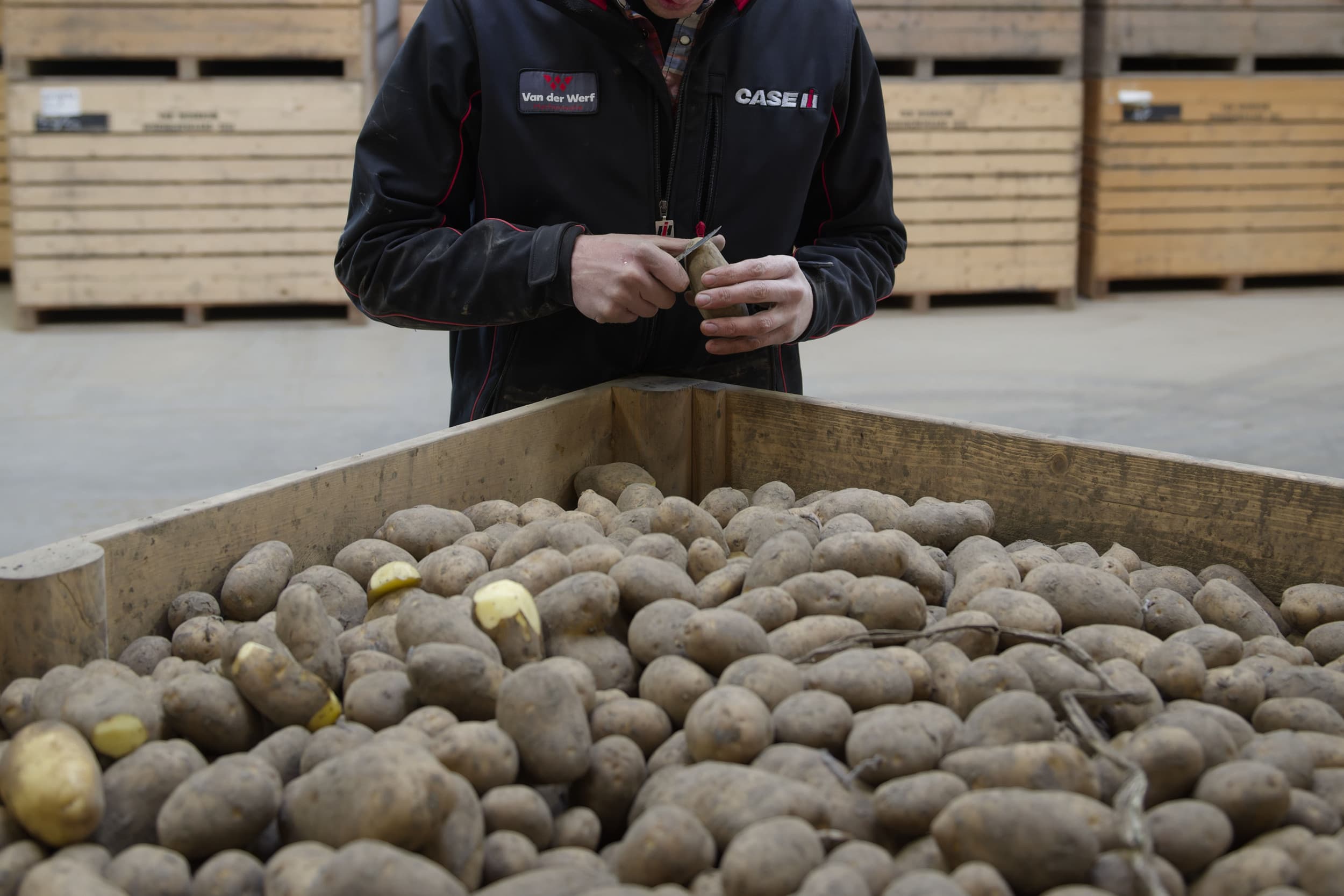 Een PlanetProof-aardappelteler werkt aan duurzame teelt met minder broeikasgasuitstoot en gewasbeschermingsmiddelen. Foto: Lex Salverda
