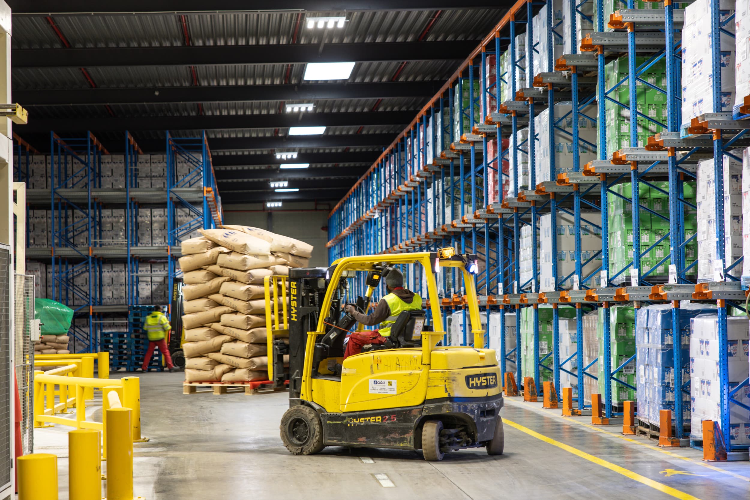 Opslag van zuivelproducten. China onderzoekt 20 subsidieprogramma's in EU-landen, waaronder opslagsteun voor zuivel, uitkeringen voor jonge boeren en inkomensregelingen uit het Gemeenschappelijk Landbouwbeleid. Foto: Peter Roek