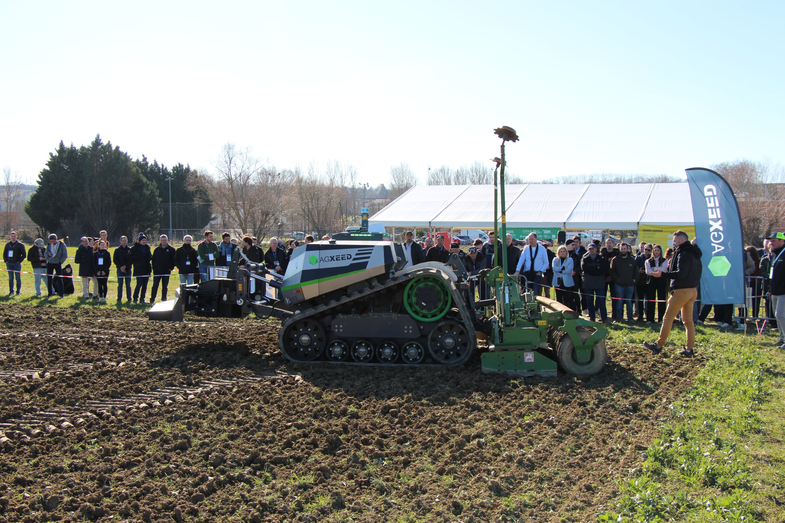 Nabij Toulouse werd vorige week de negende editie van World FIRA gehouden. Op het buitenterrein waren demonstraties met autonome voertuigen en combinaties van veldrobots en werktuigen te zien. Foto’s: Rene Koerhuis